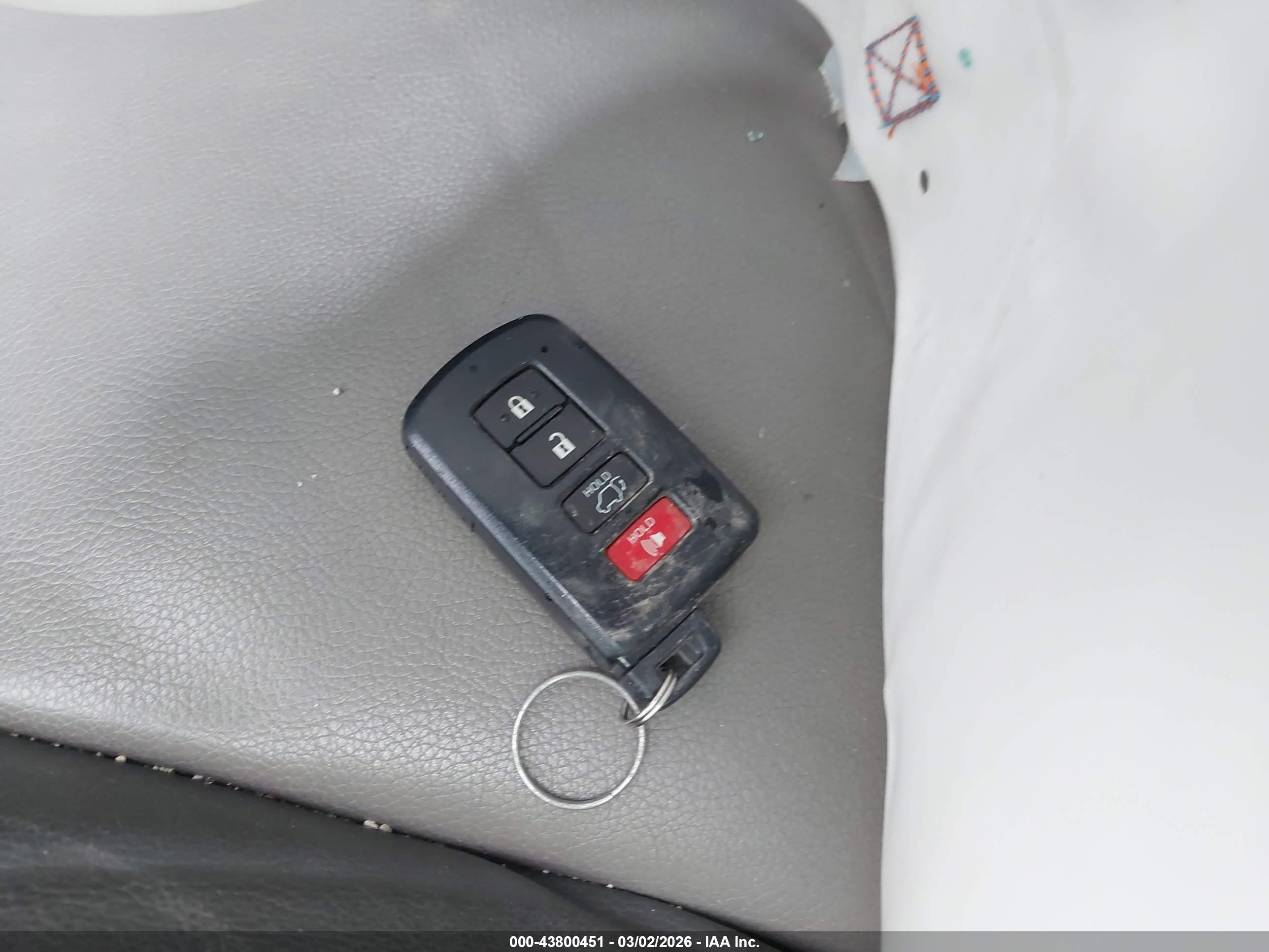 TOYOTA RAV4 image 11