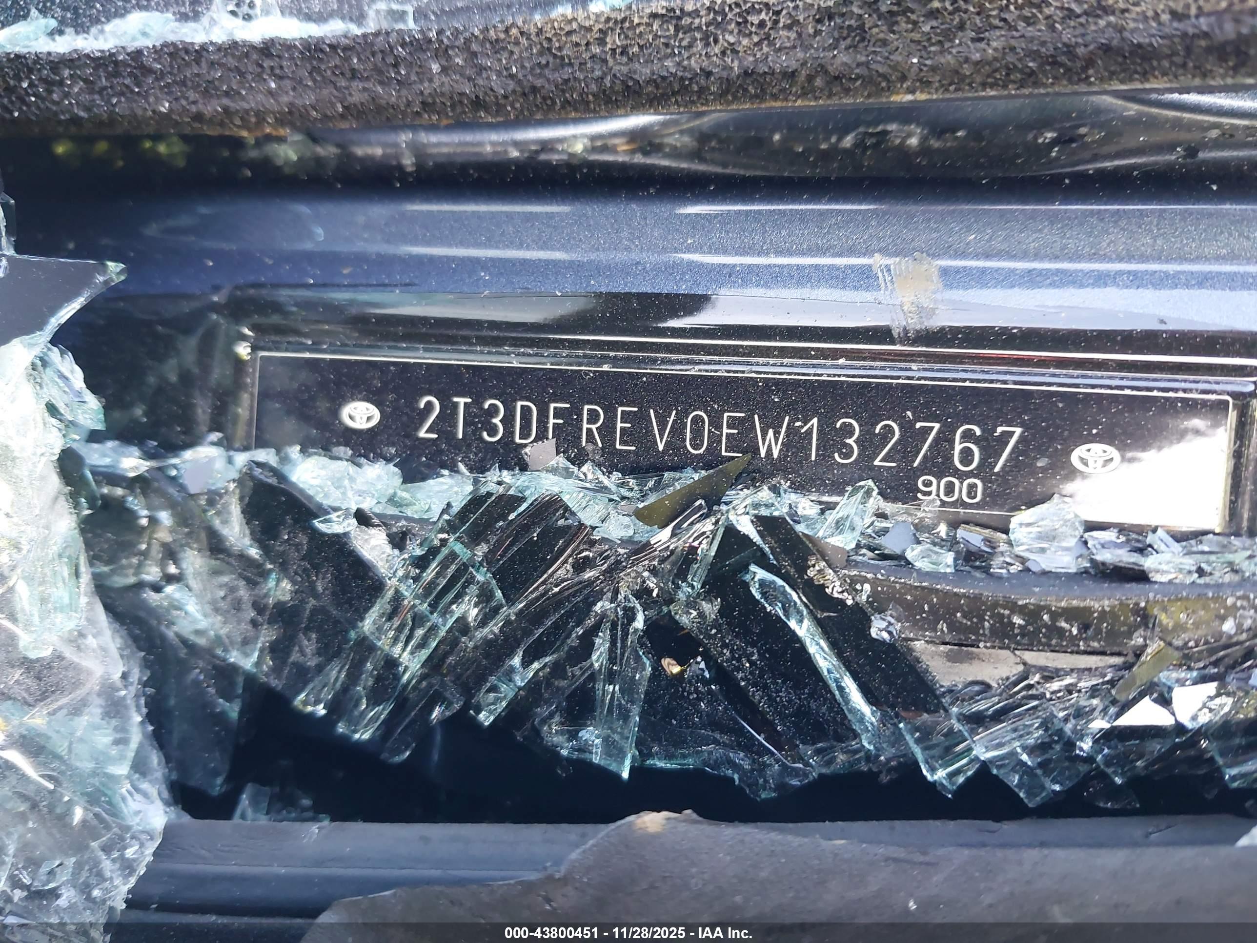 TOYOTA RAV4 image 9