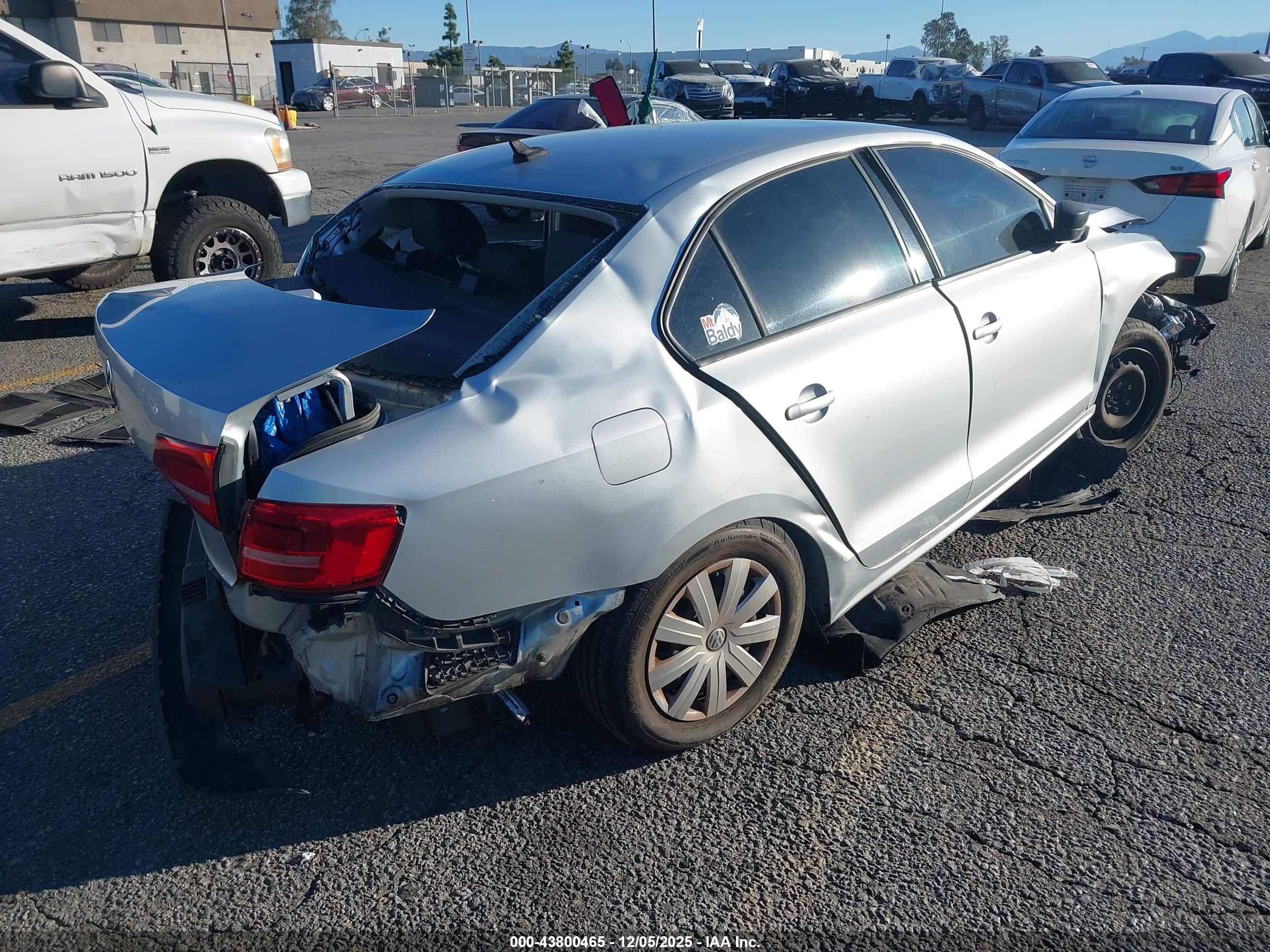 VOLKSWAGEN JETTA image 4
