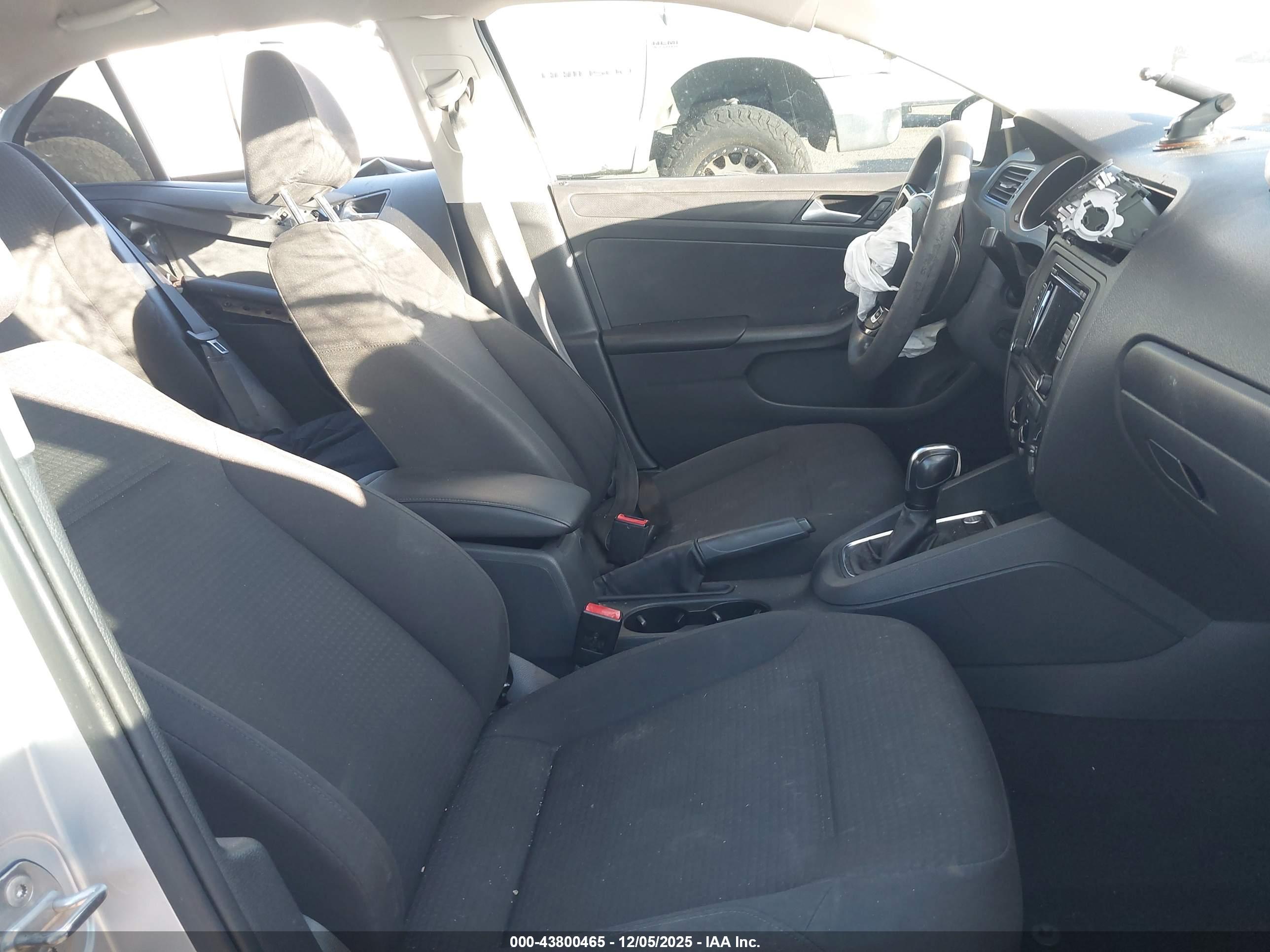 VOLKSWAGEN JETTA image 5
