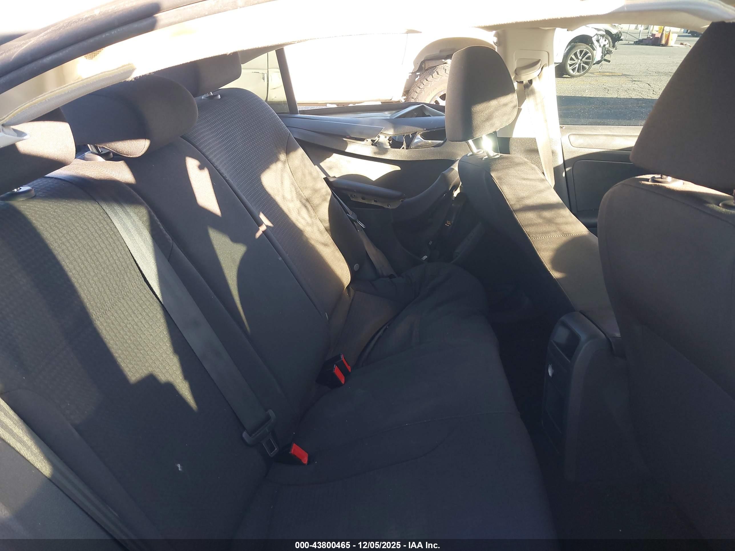 VOLKSWAGEN JETTA image 8