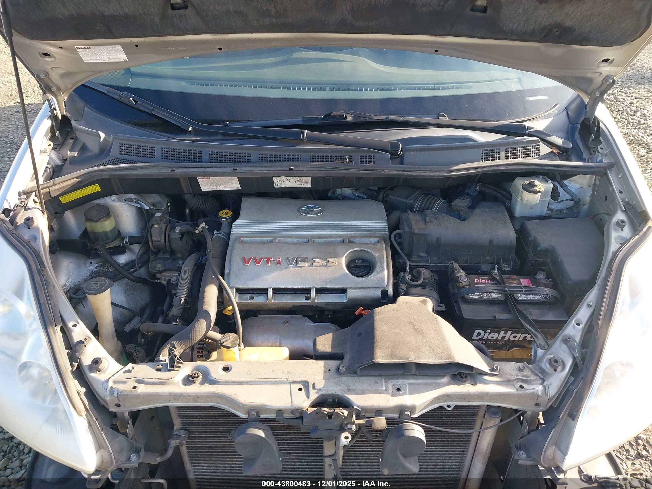 TOYOTA SIENNA image 10