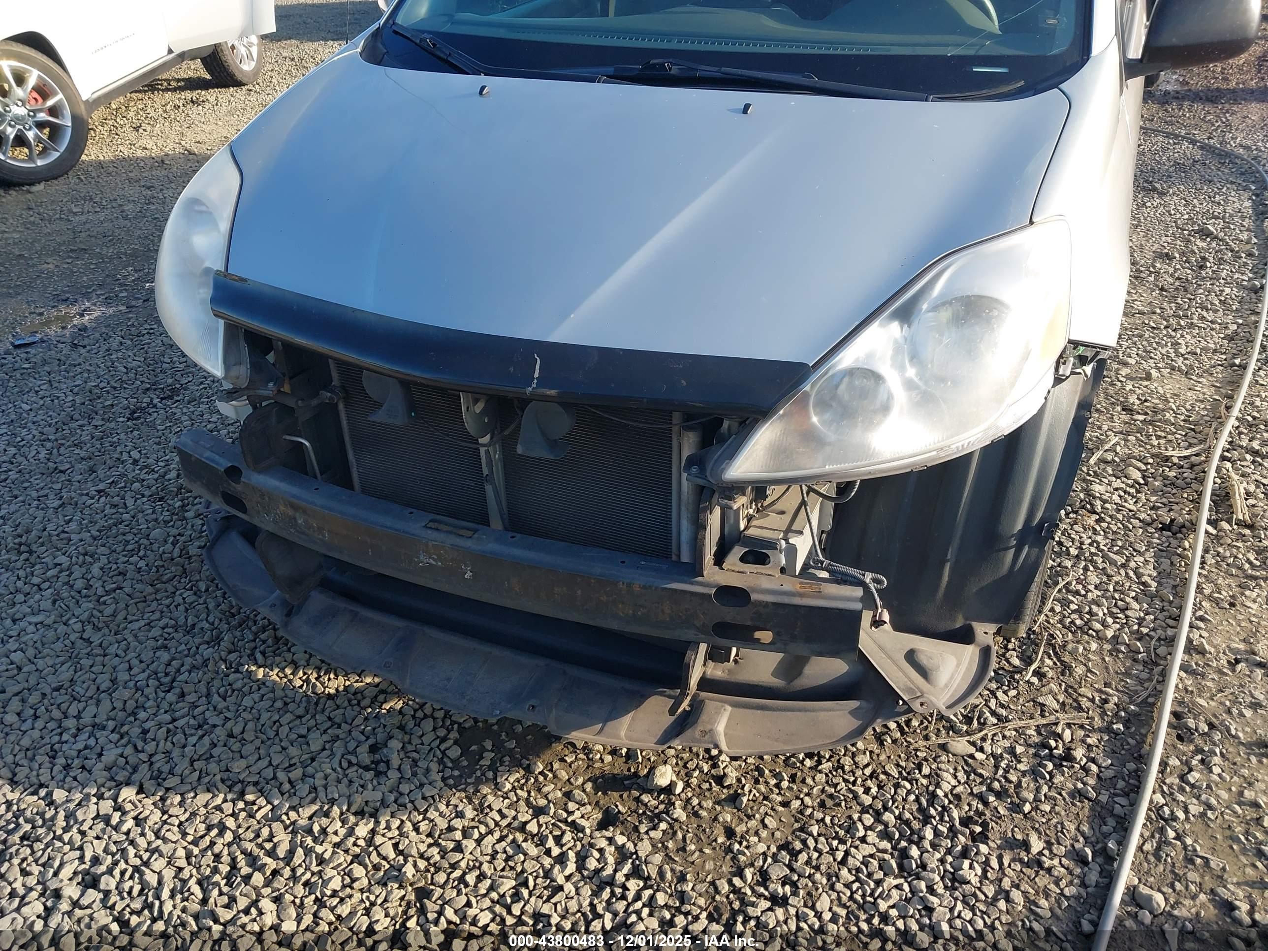 TOYOTA SIENNA image 6