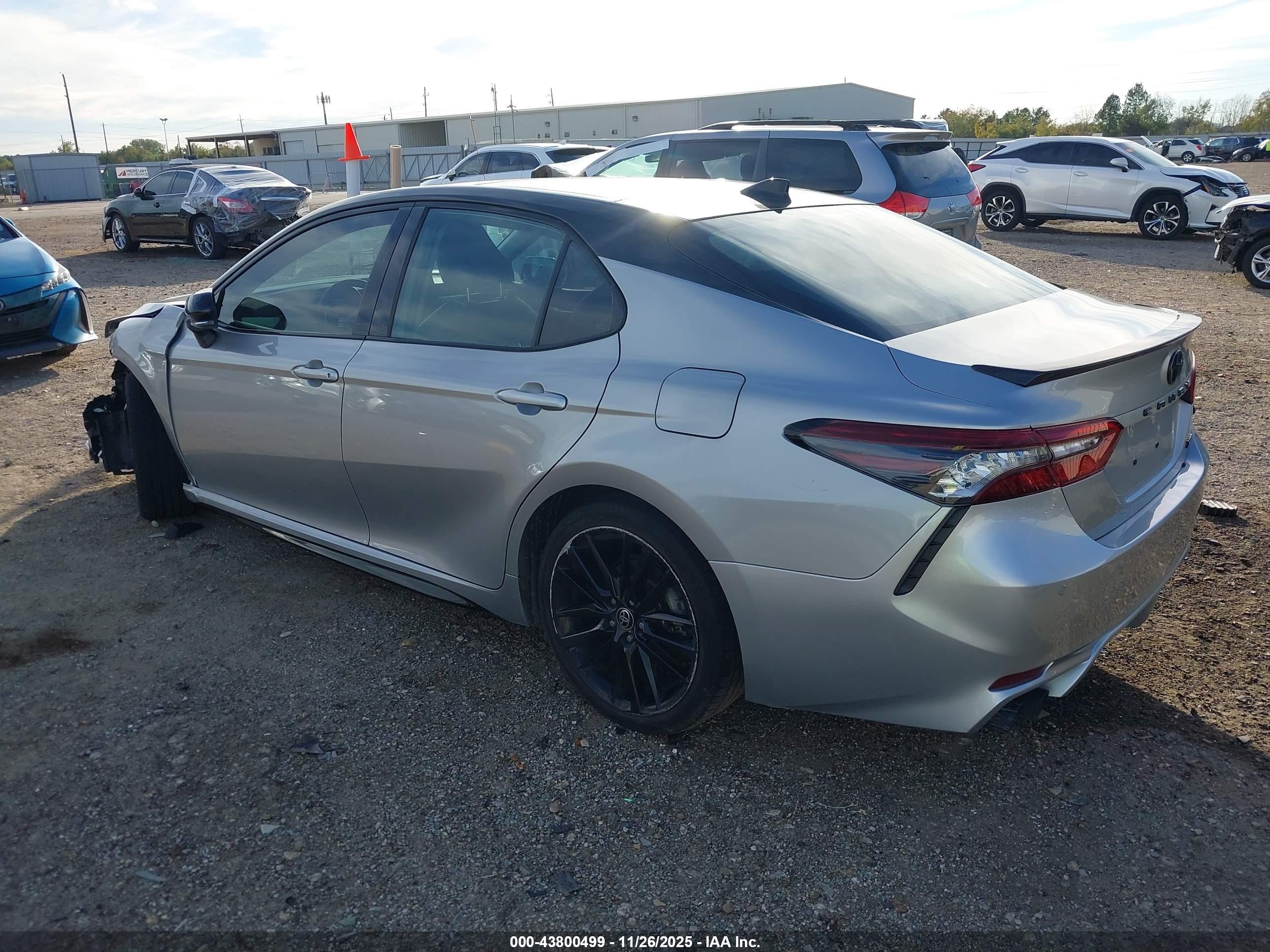 TOYOTA CAMRY image 3