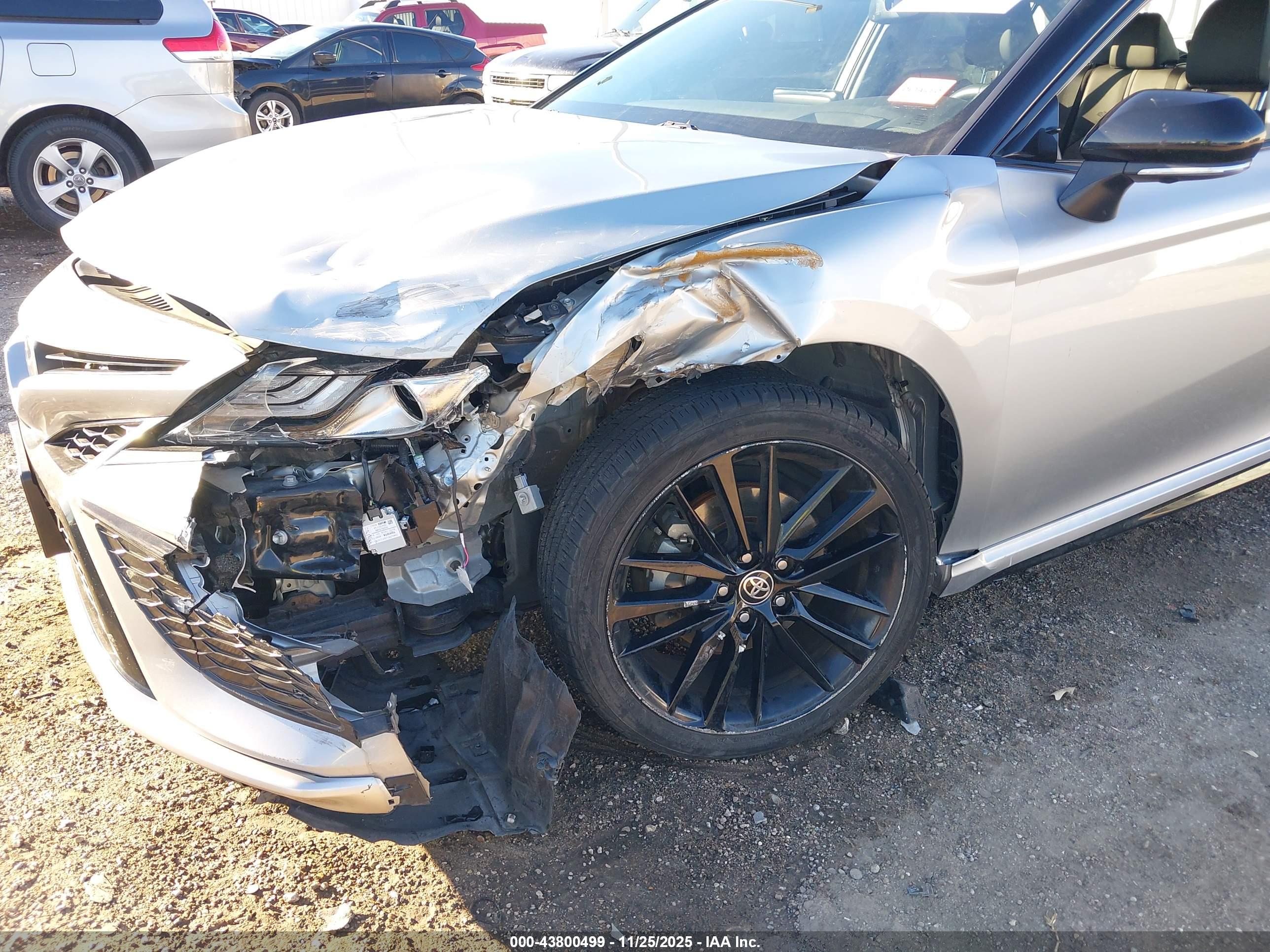 TOYOTA CAMRY image 6