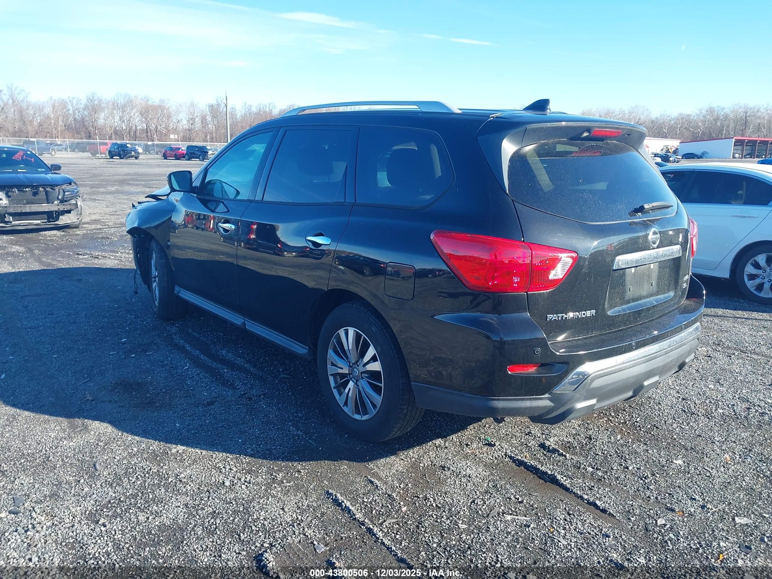 NISSAN PATHFINDER image 3