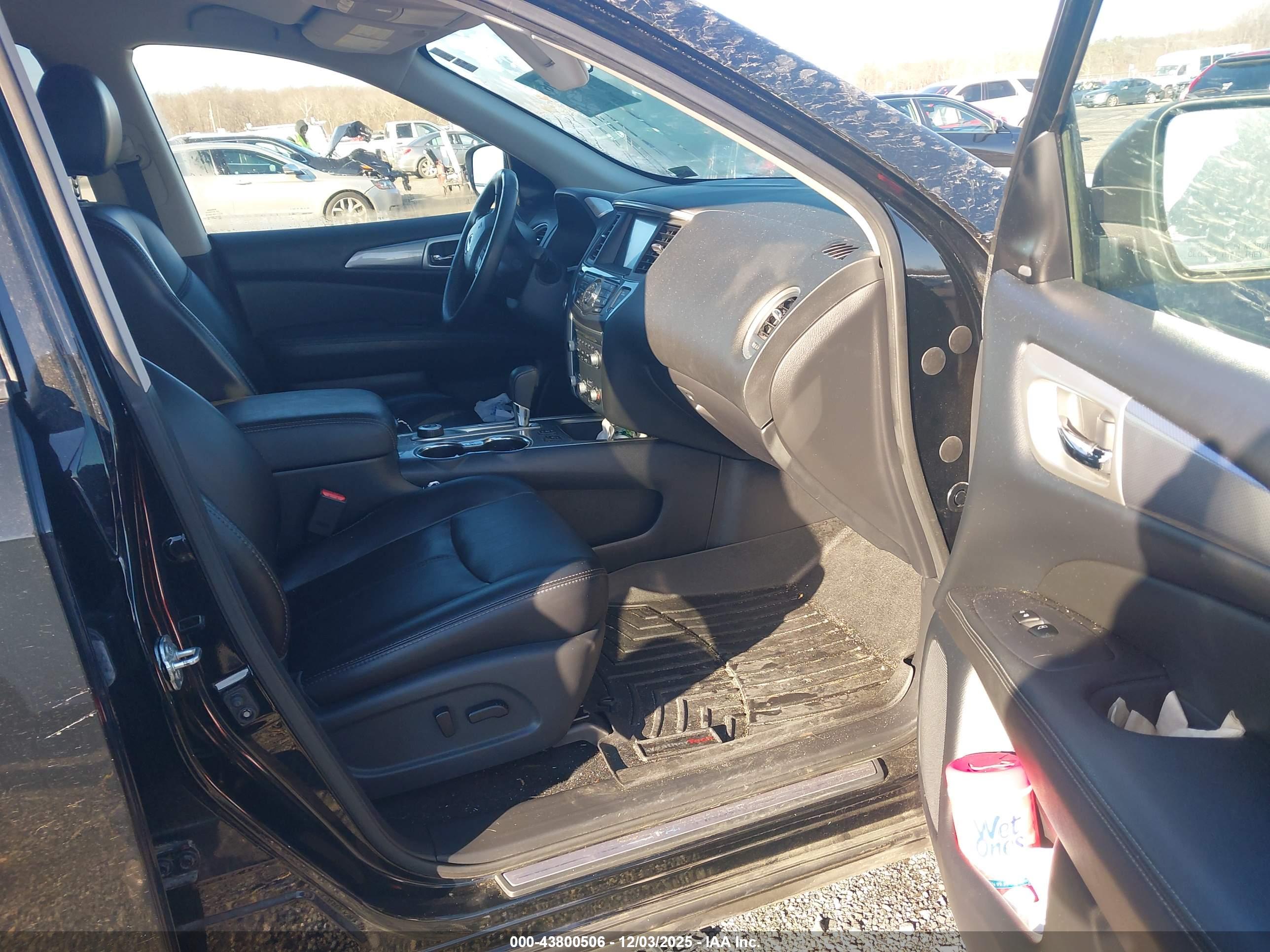 NISSAN PATHFINDER image 5