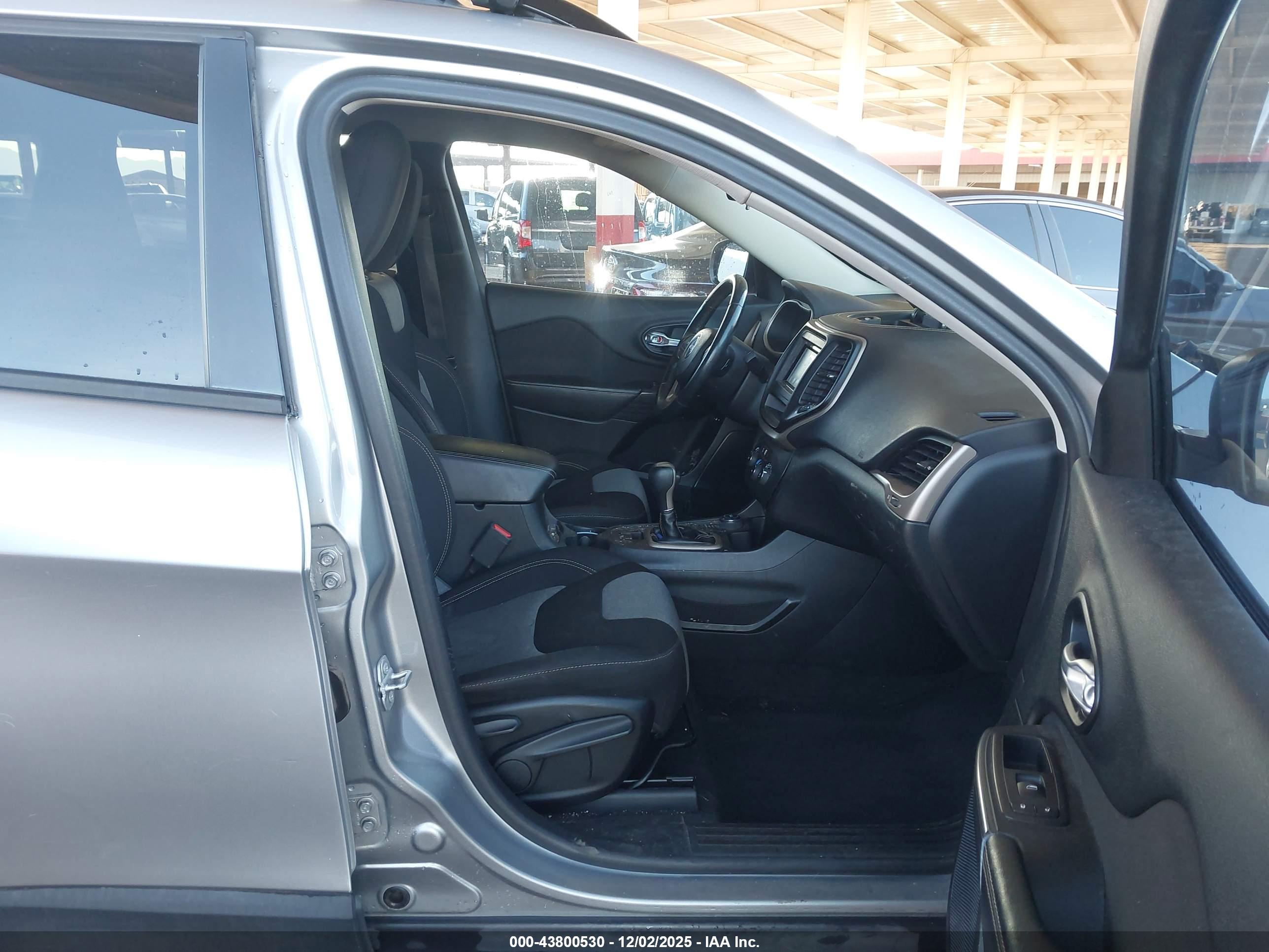JEEP CHEROKEE image 5