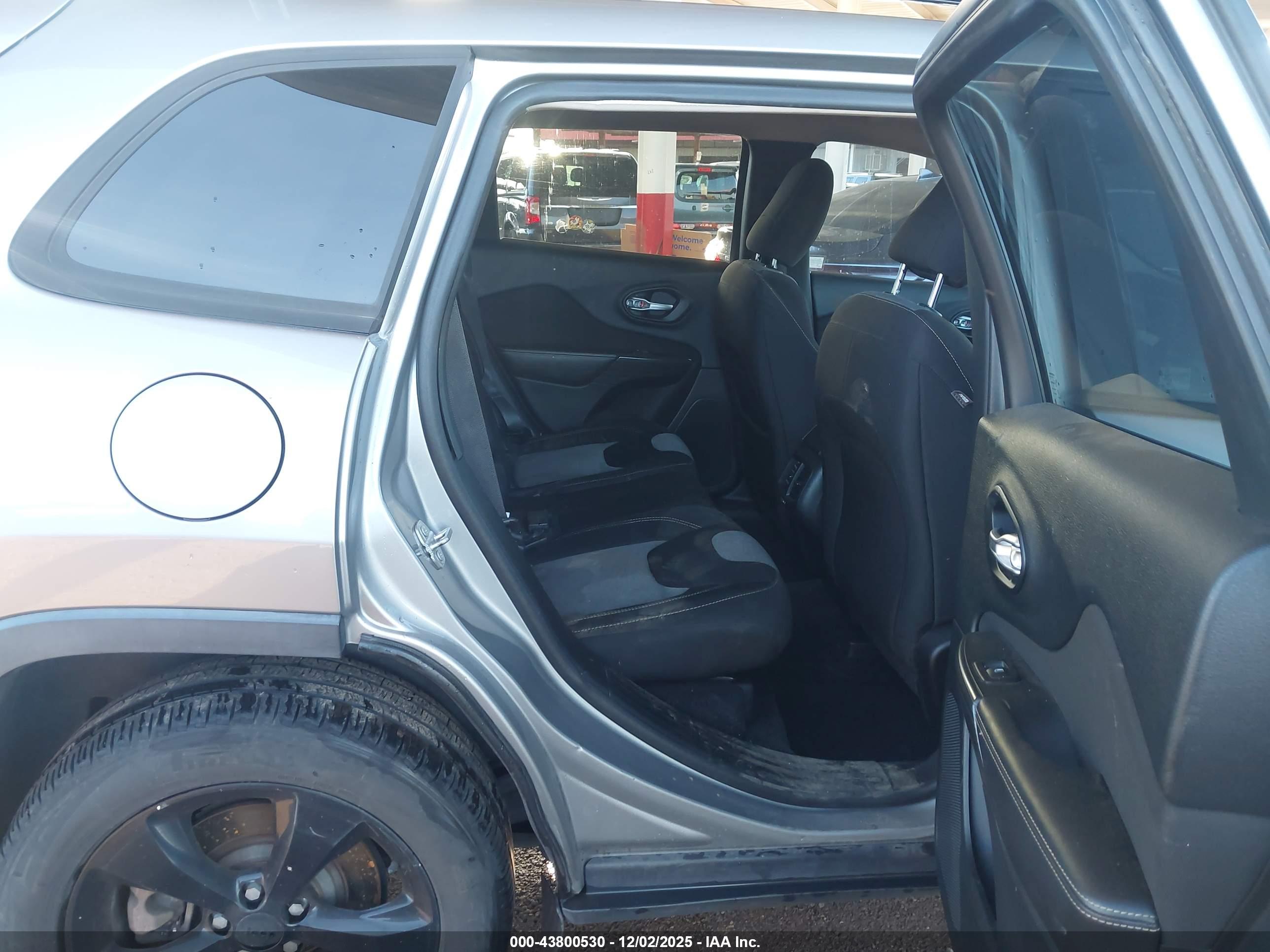 JEEP CHEROKEE image 8