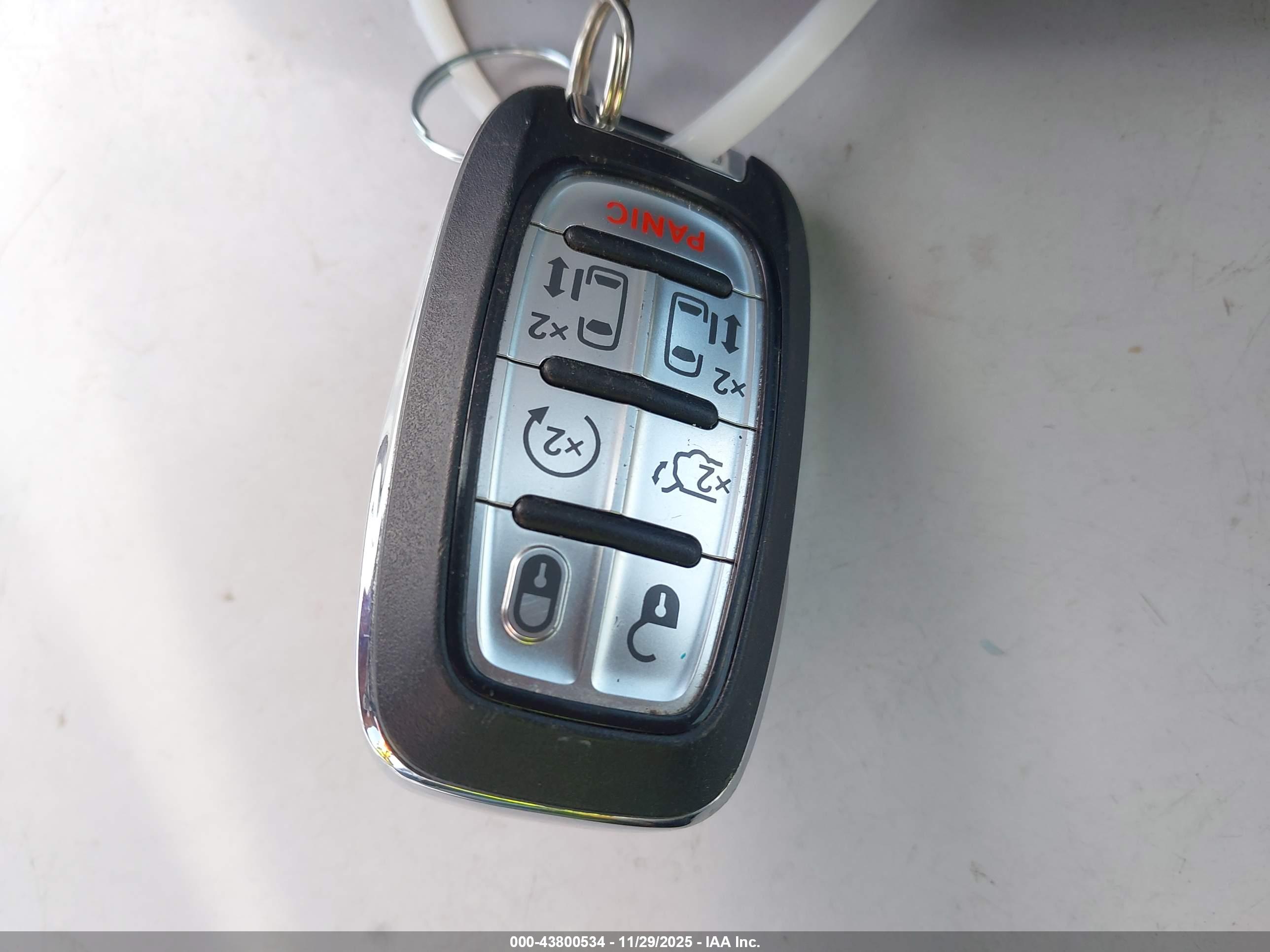 CHRYSLER PACIFICA image 11