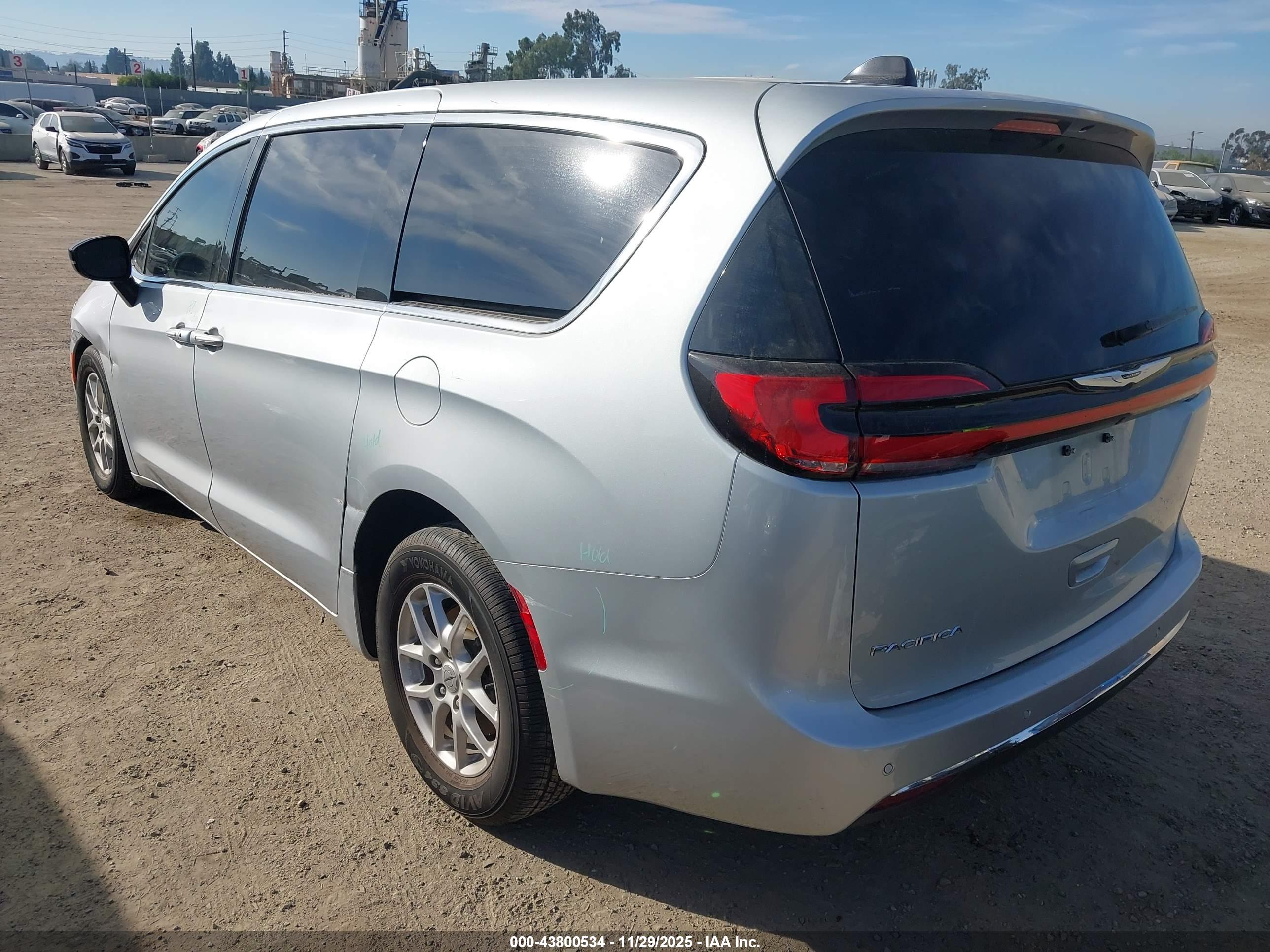 CHRYSLER PACIFICA image 3