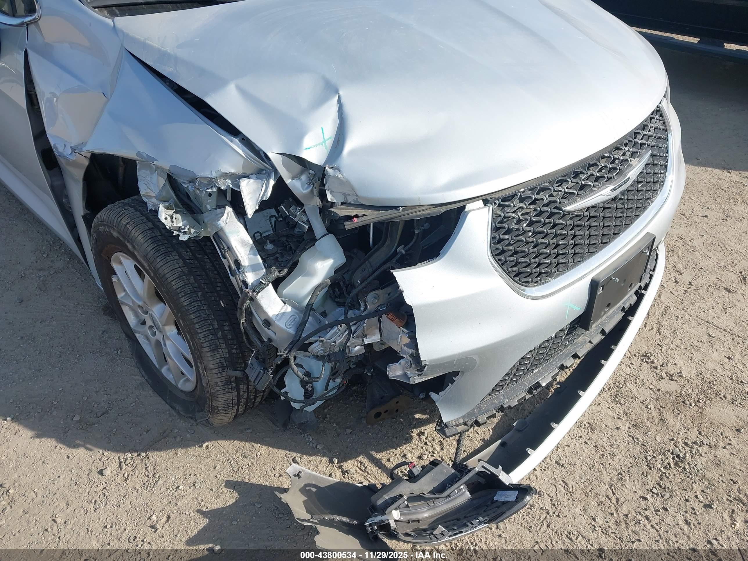 CHRYSLER PACIFICA image 6