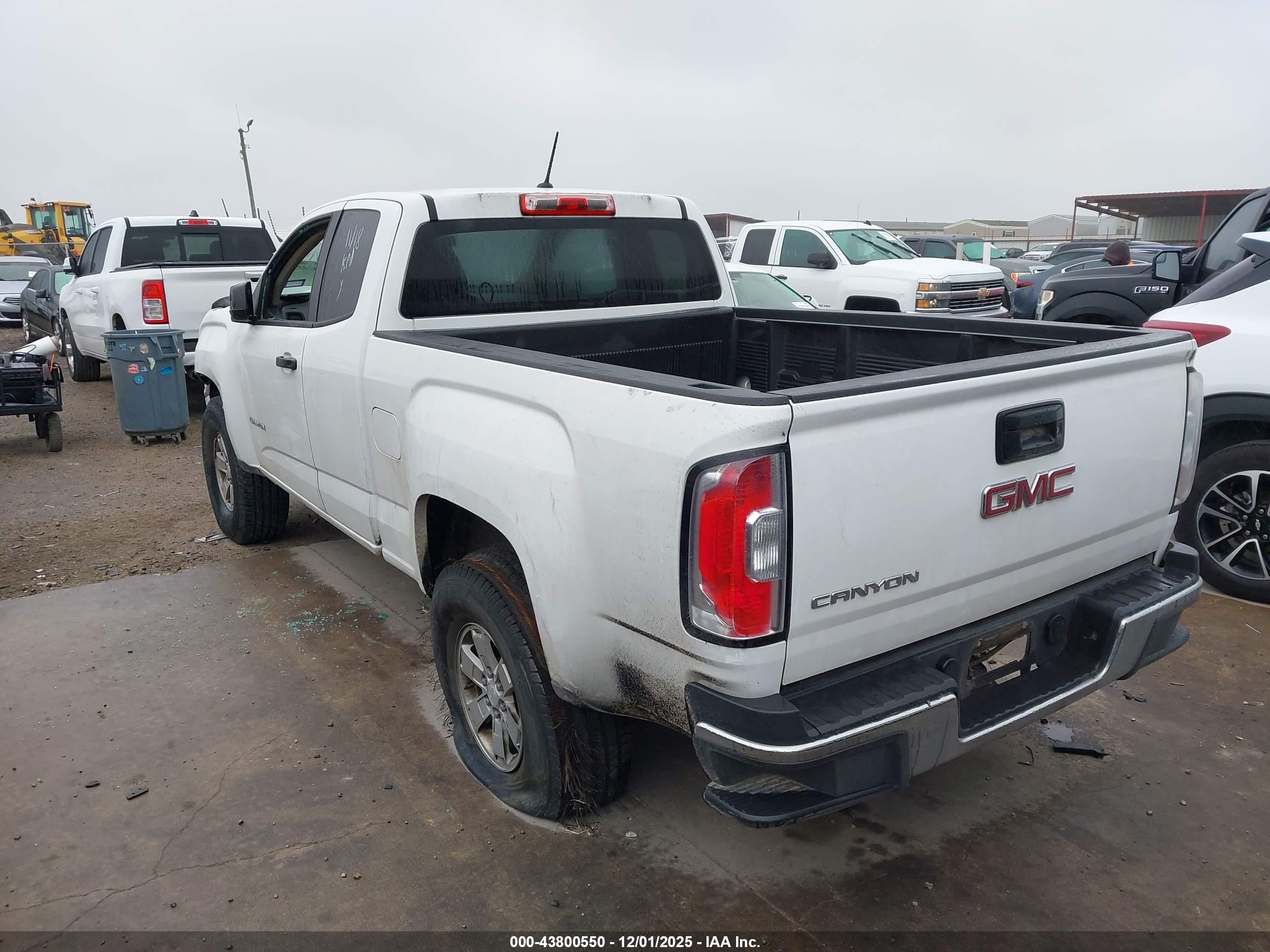 GMC CANYON image 3