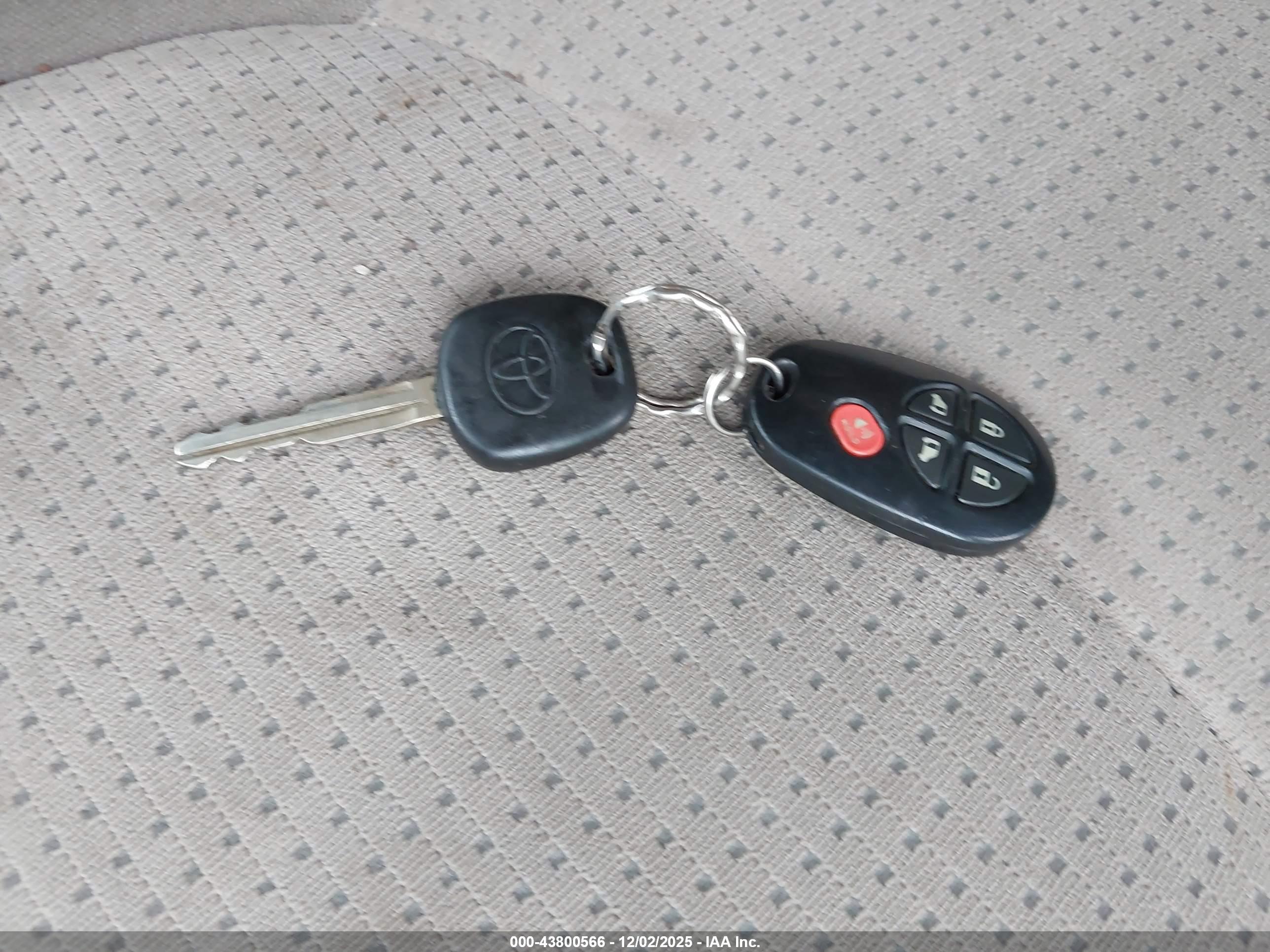 TOYOTA SIENNA image 11