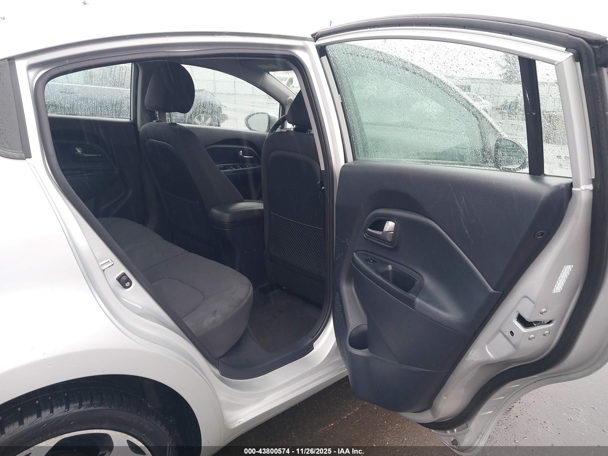 KIA RIO image 8