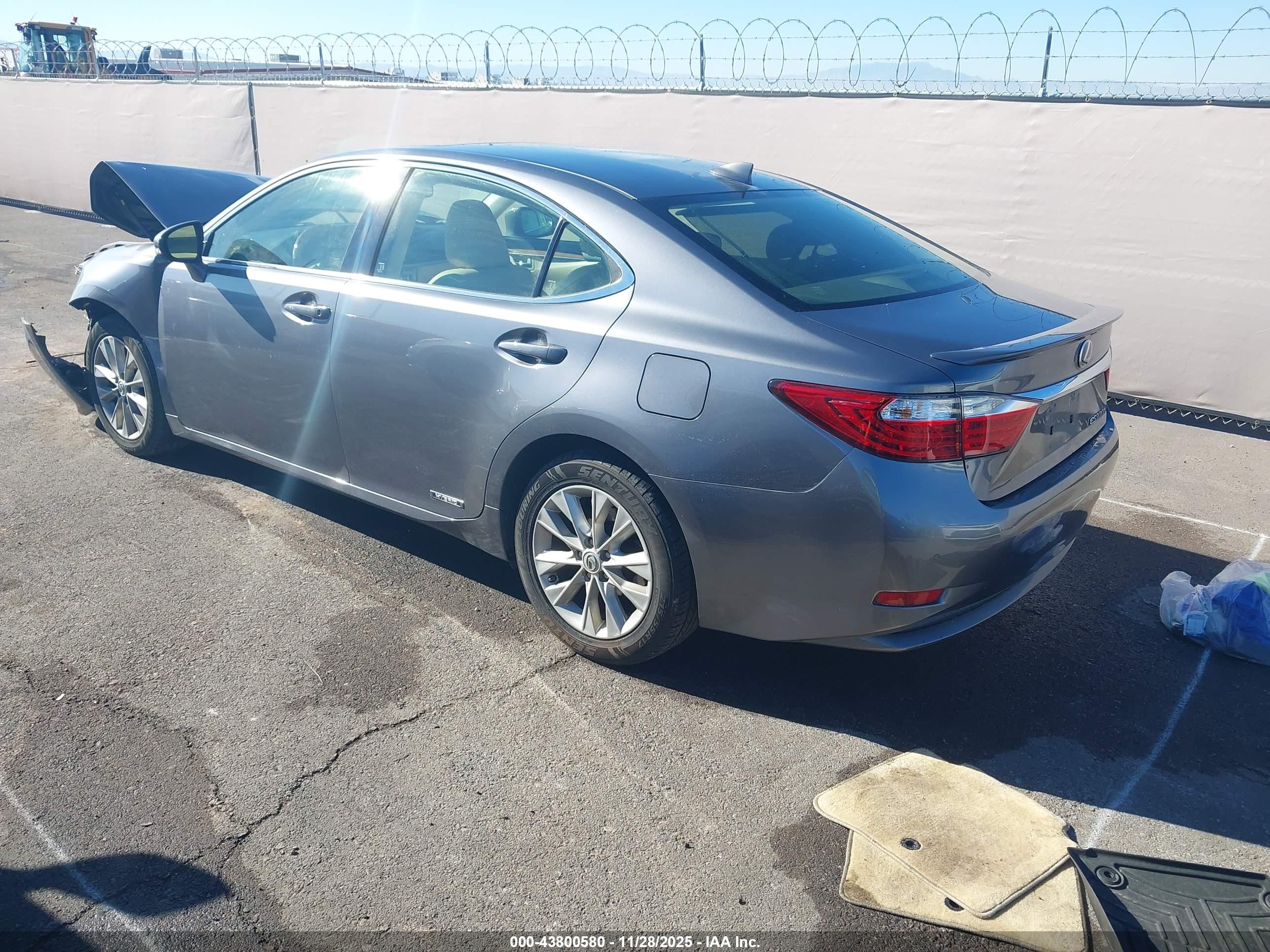 LEXUS ES image 3