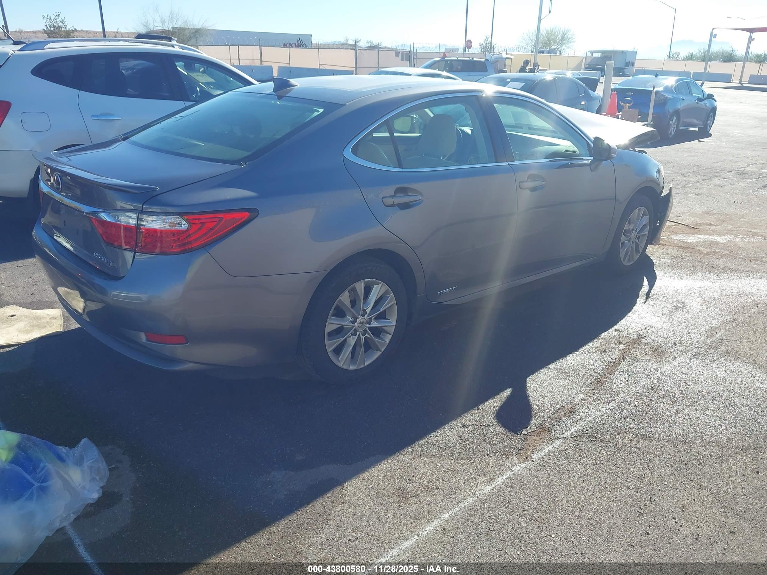 LEXUS ES image 4