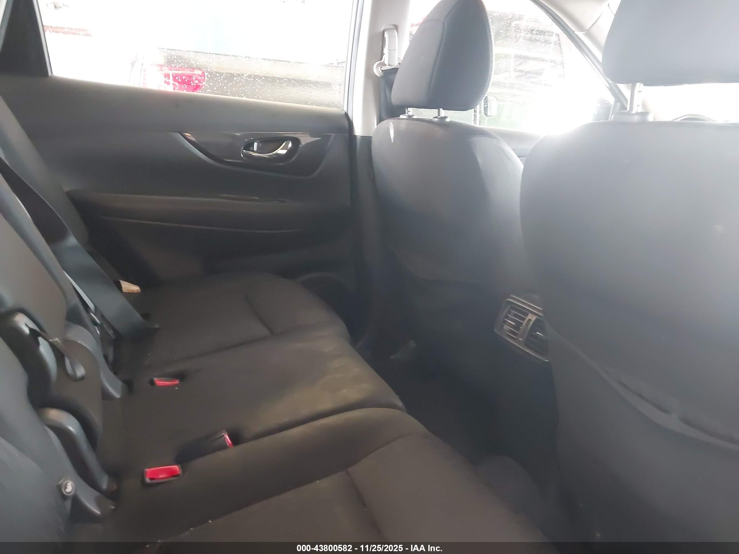 NISSAN ROGUE image 8