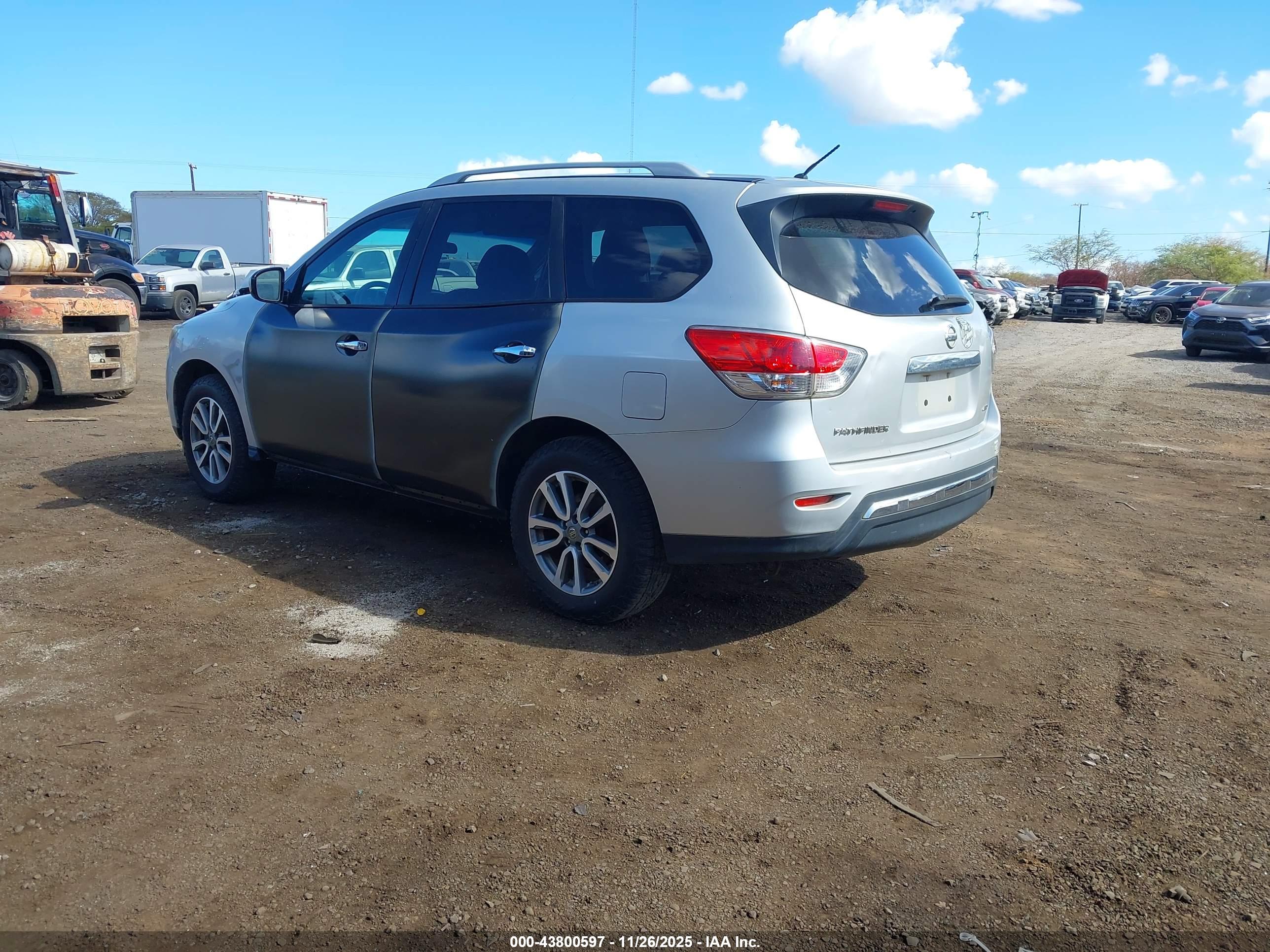 NISSAN PATHFINDER image 3