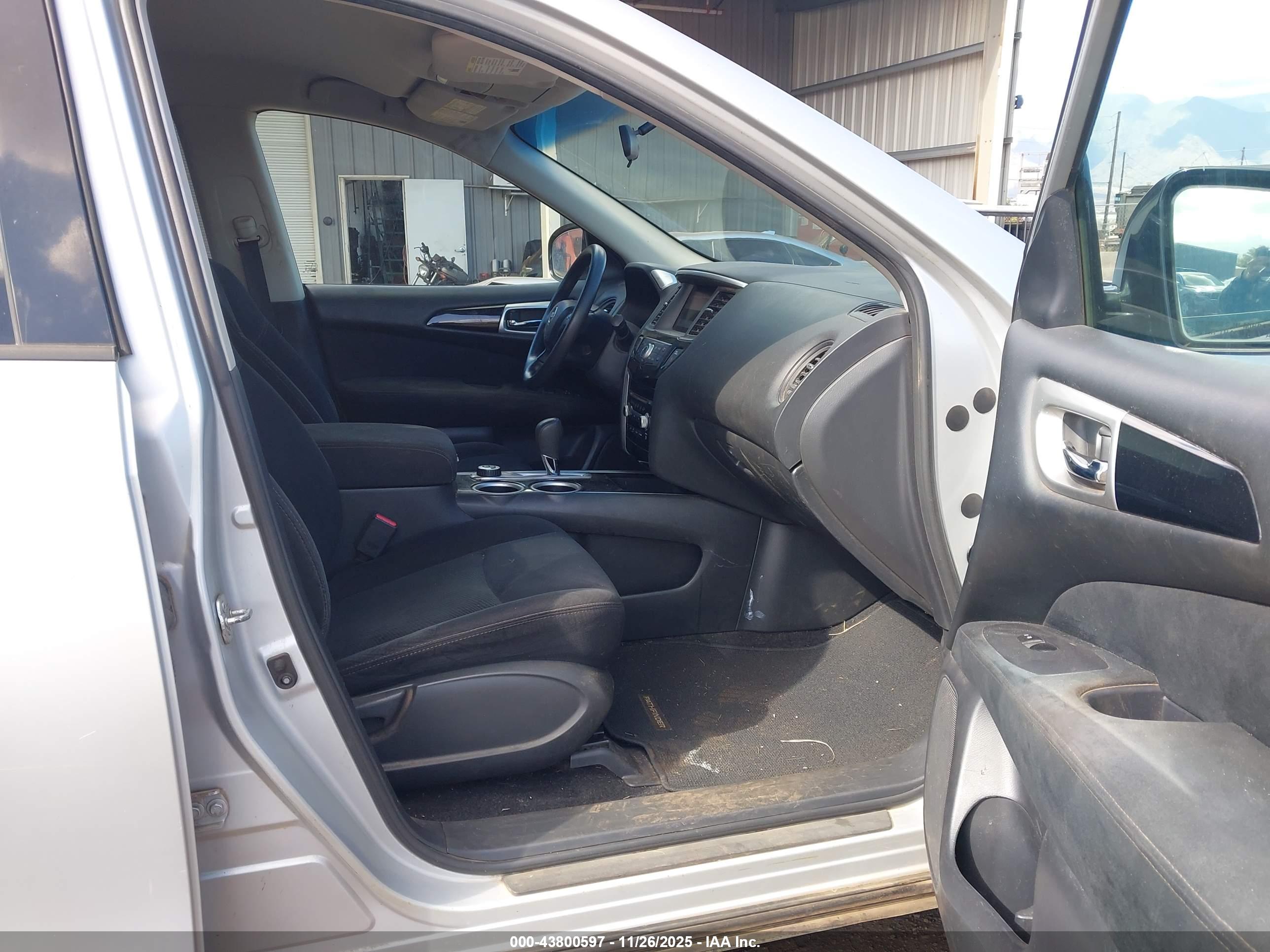 NISSAN PATHFINDER image 5