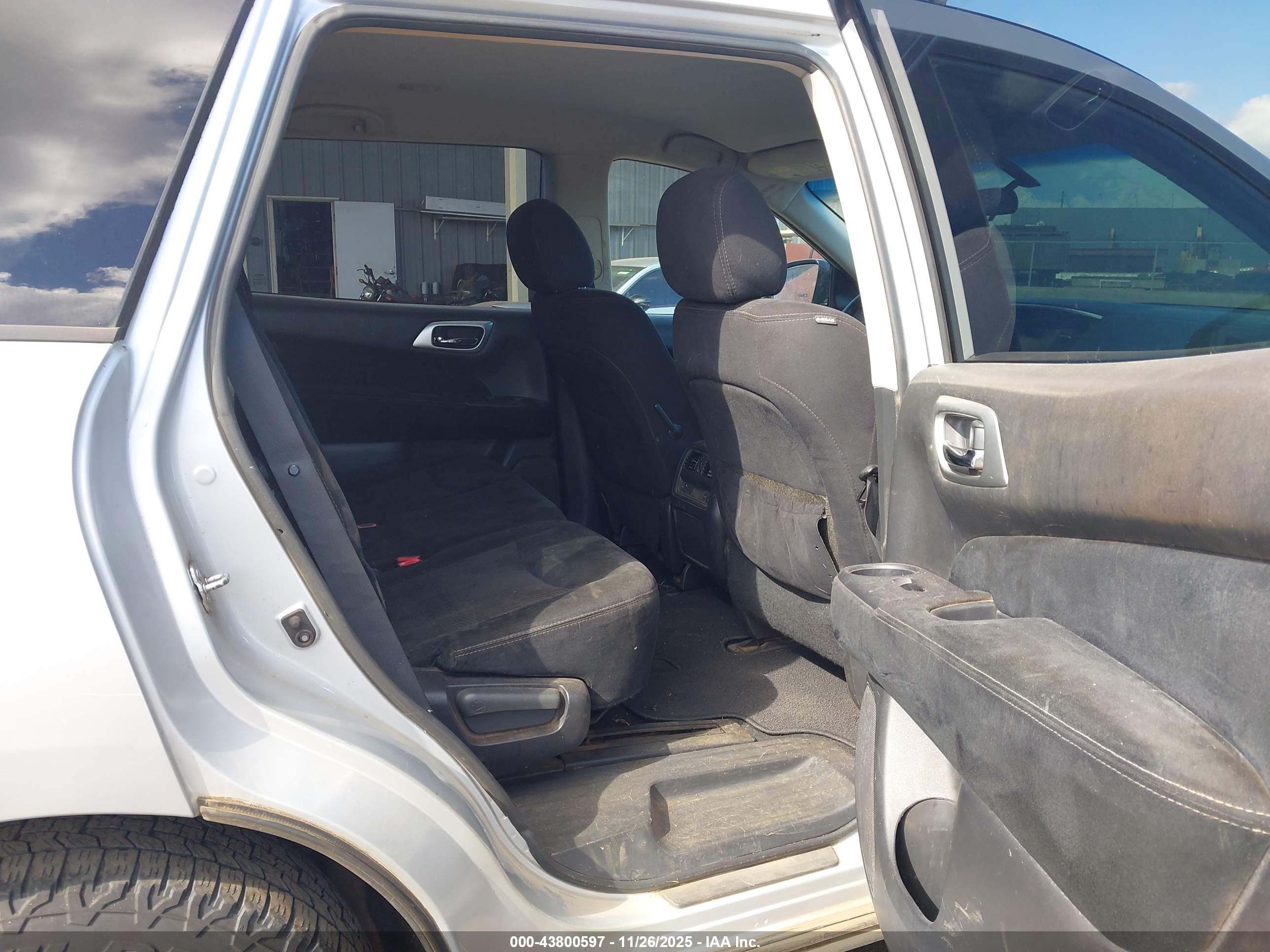 NISSAN PATHFINDER image 8