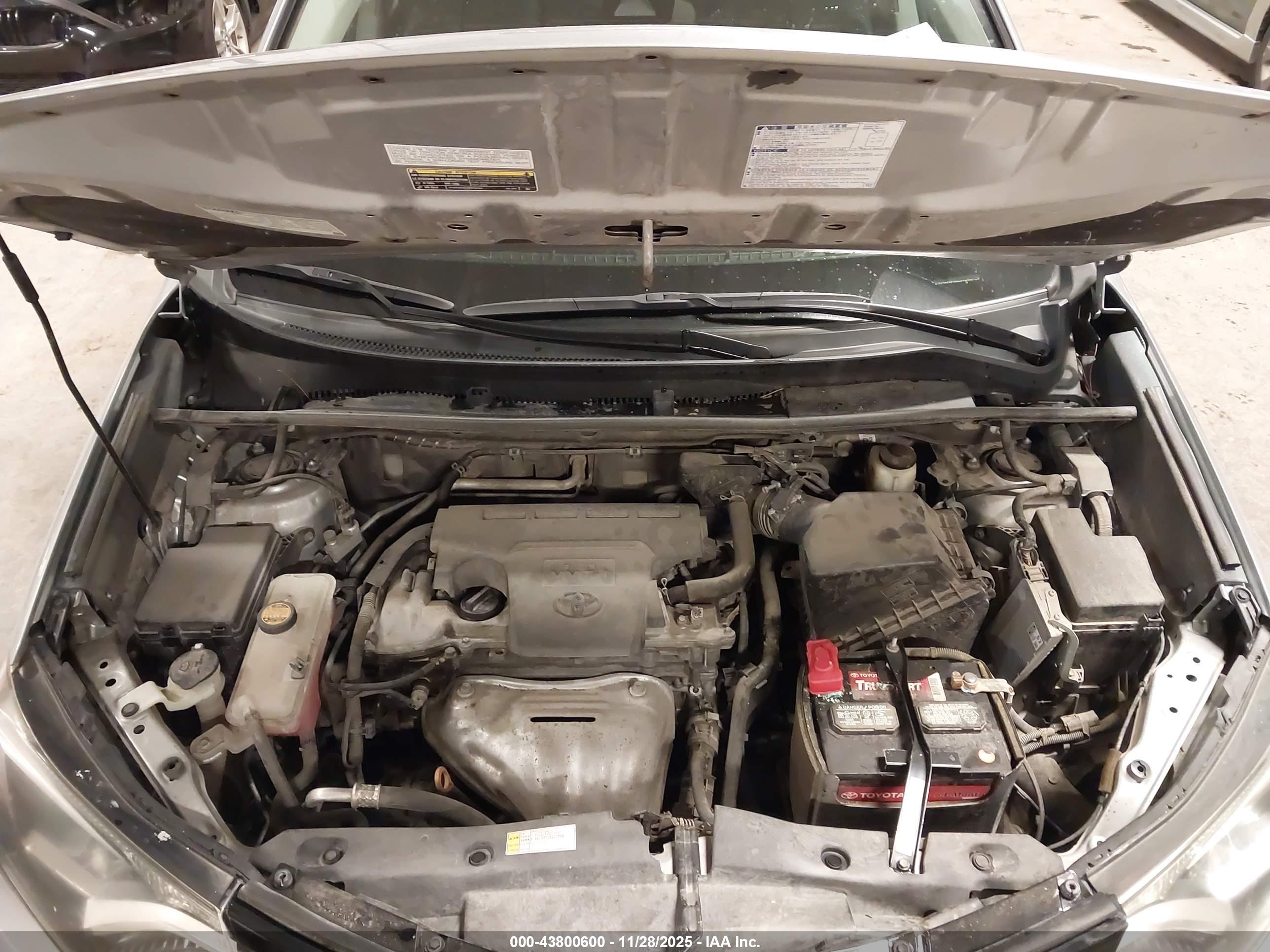 TOYOTA RAV4 image 10