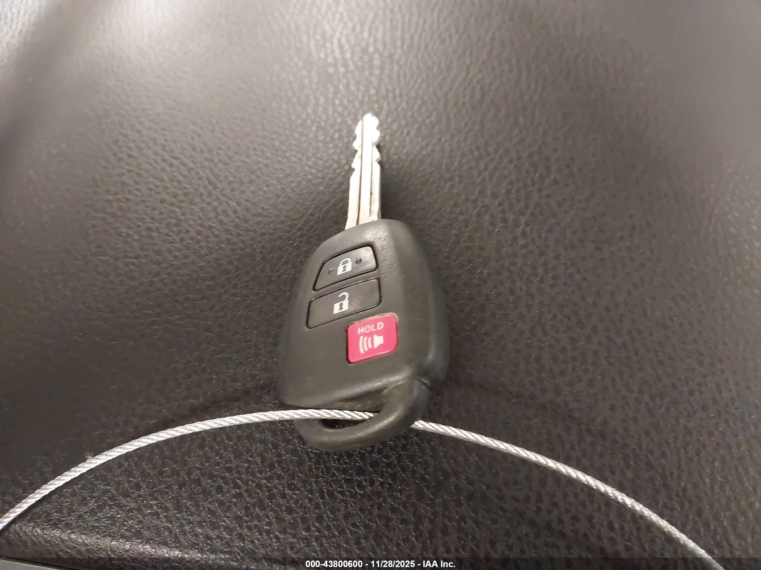 TOYOTA RAV4 image 11