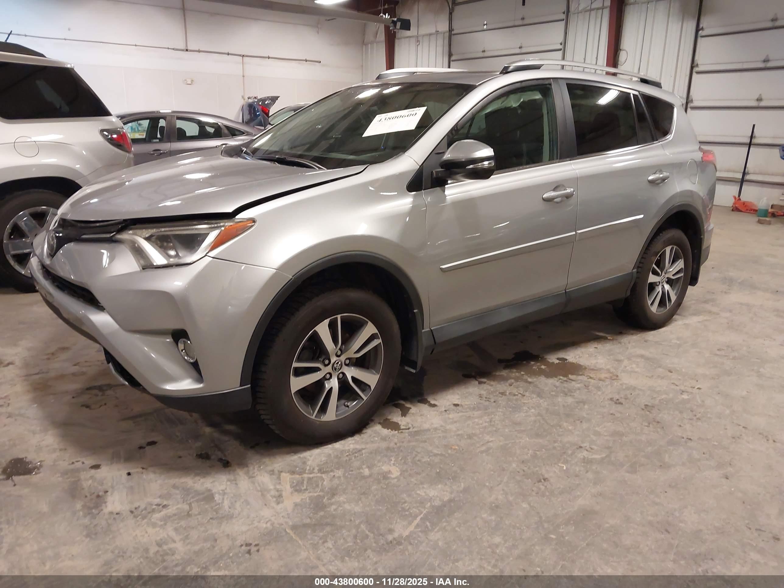 TOYOTA RAV4 image 2