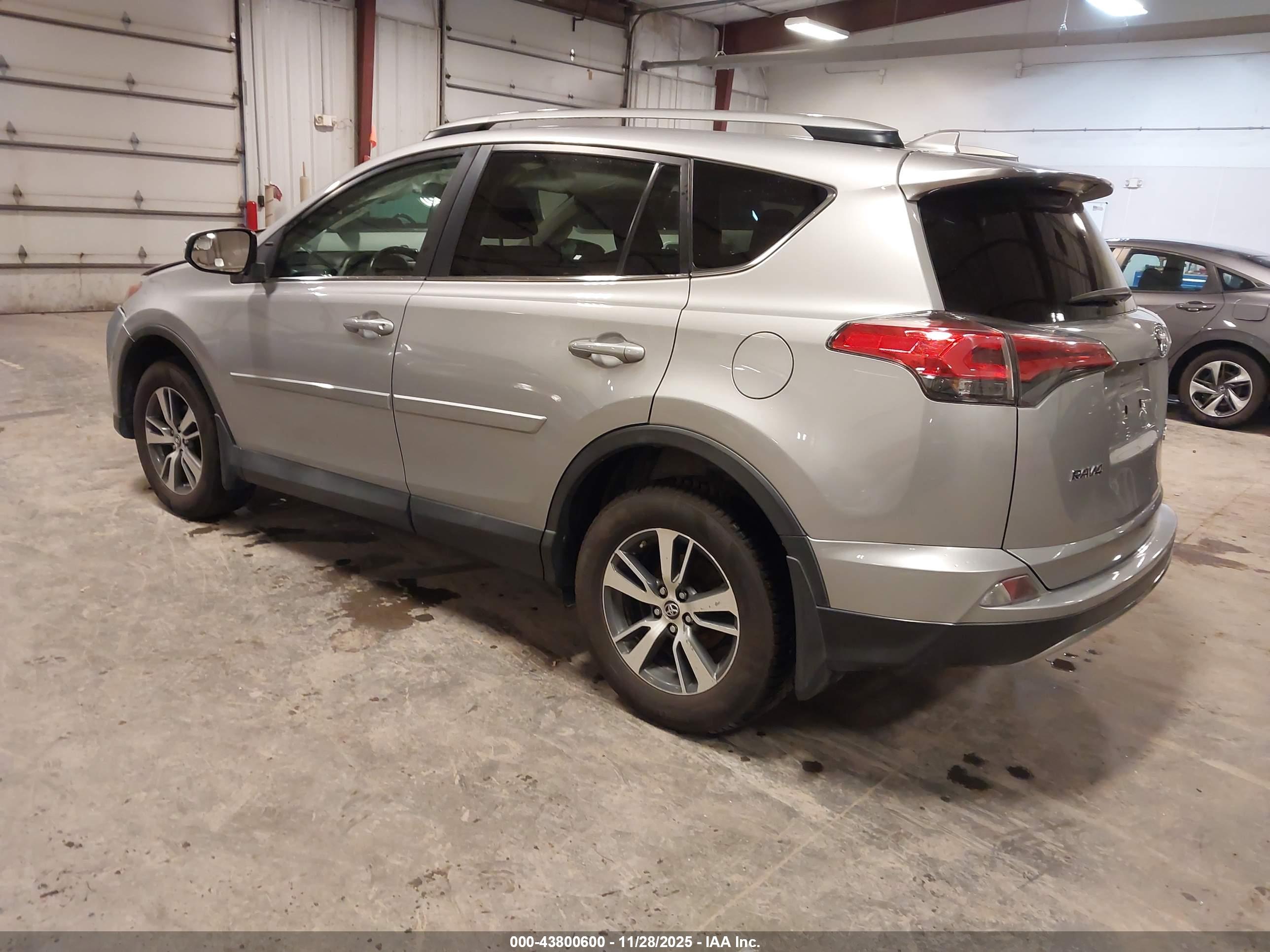 TOYOTA RAV4 image 3