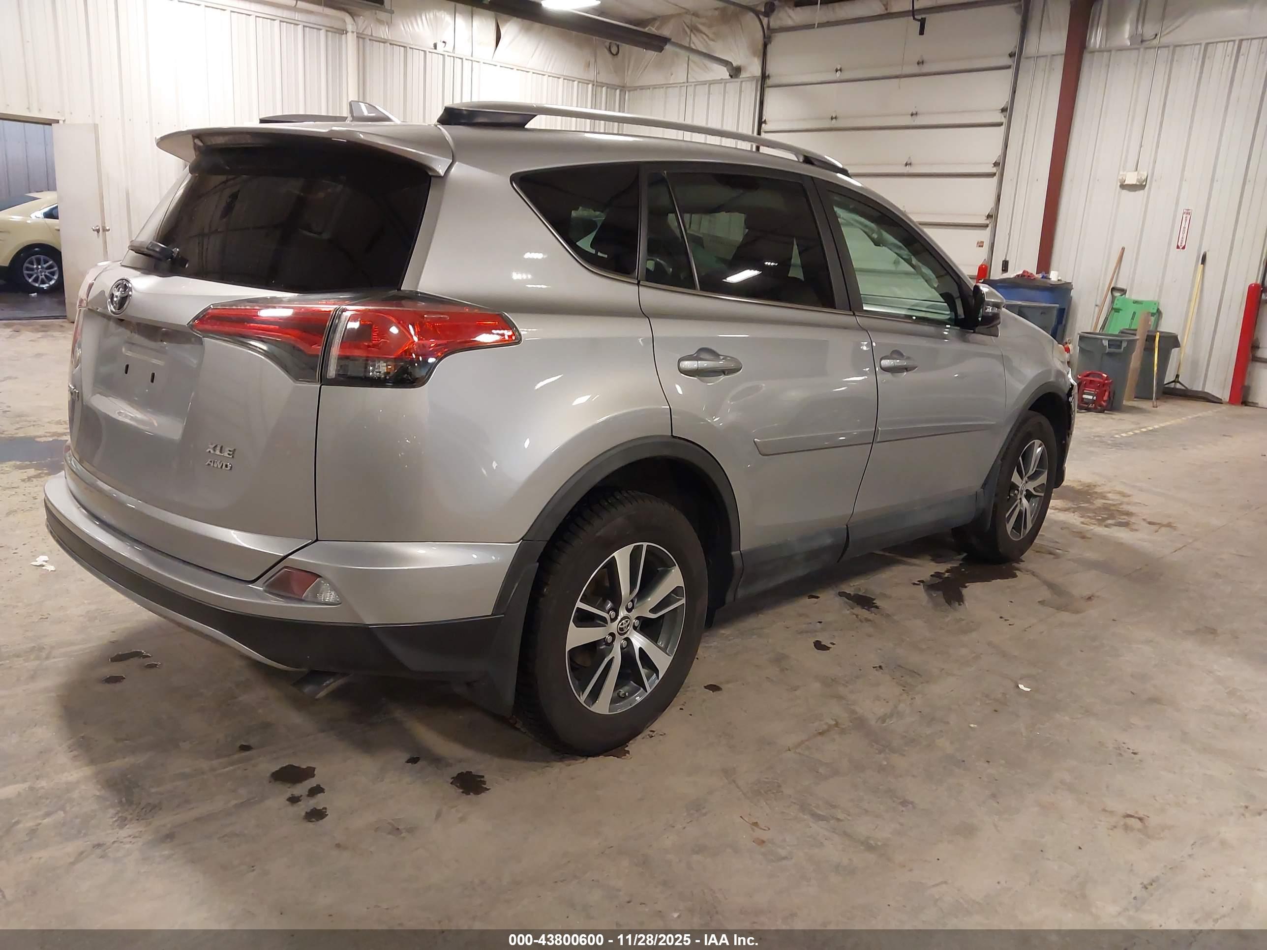 TOYOTA RAV4 image 4