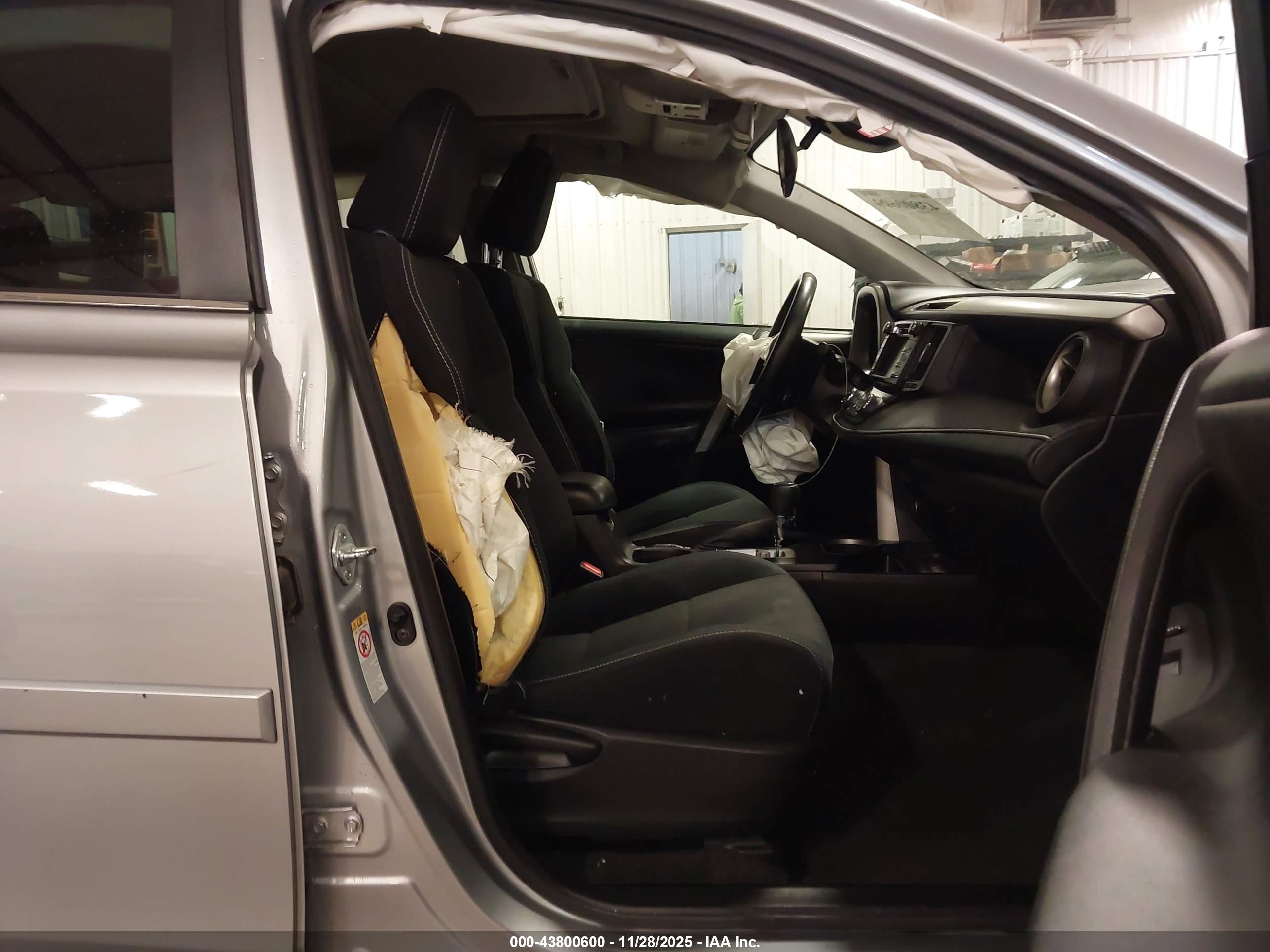 TOYOTA RAV4 image 5