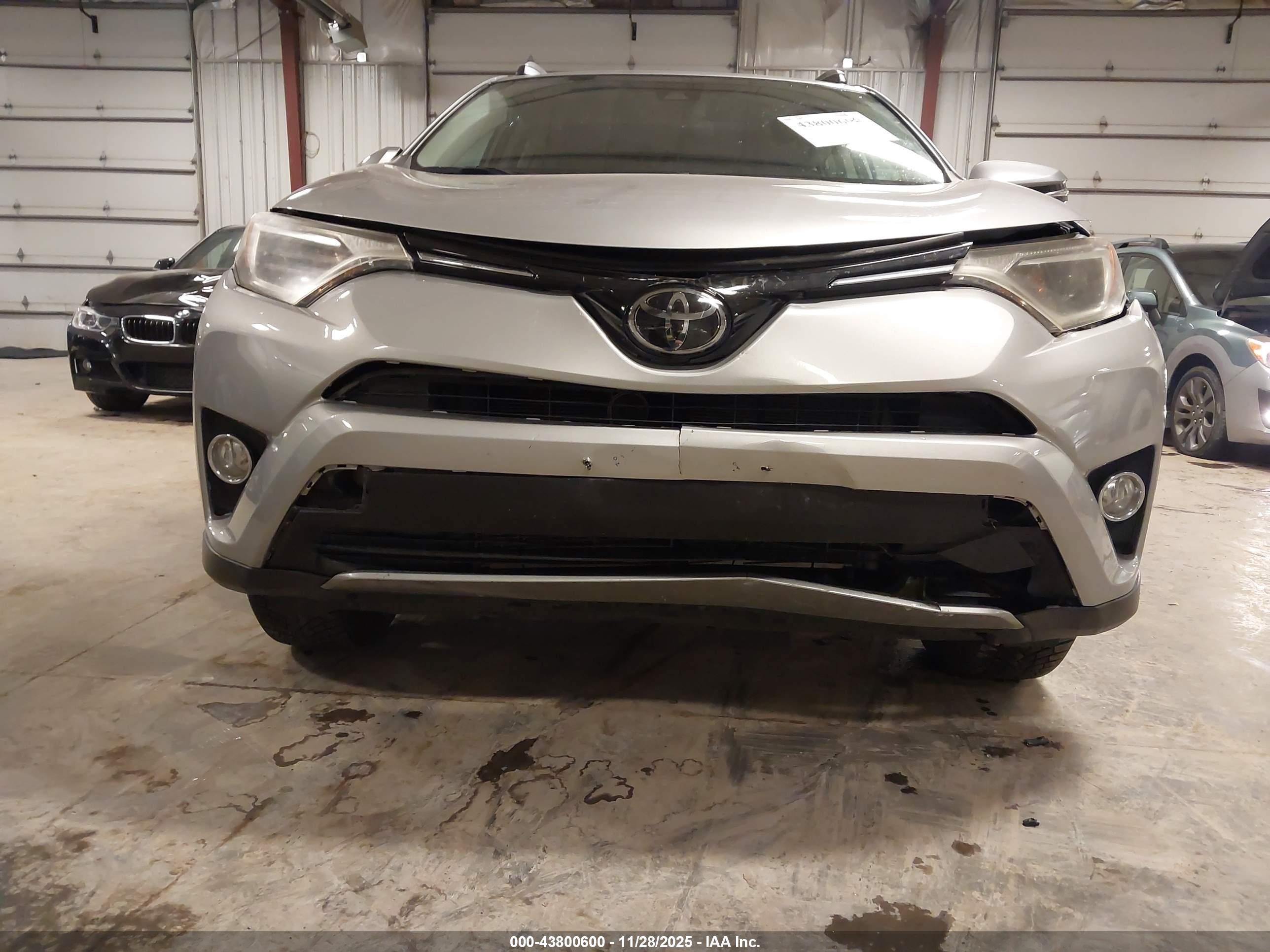 TOYOTA RAV4 image 6