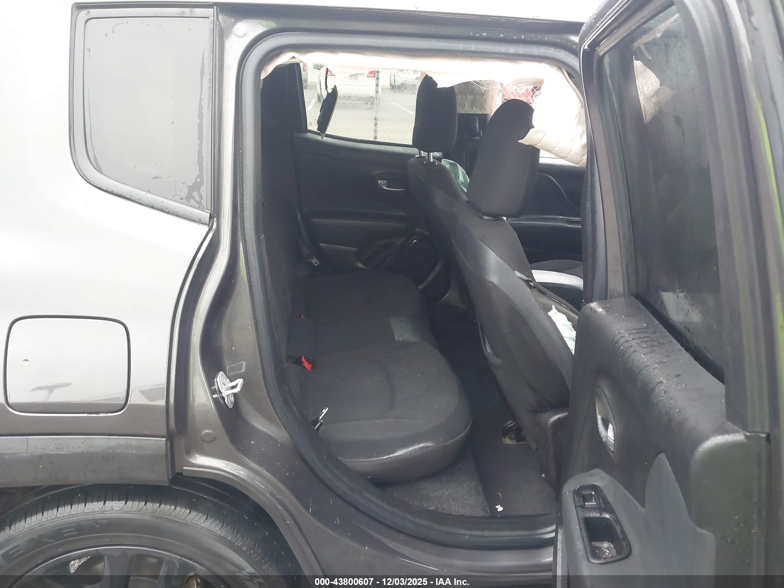 JEEP RENEGADE image 8
