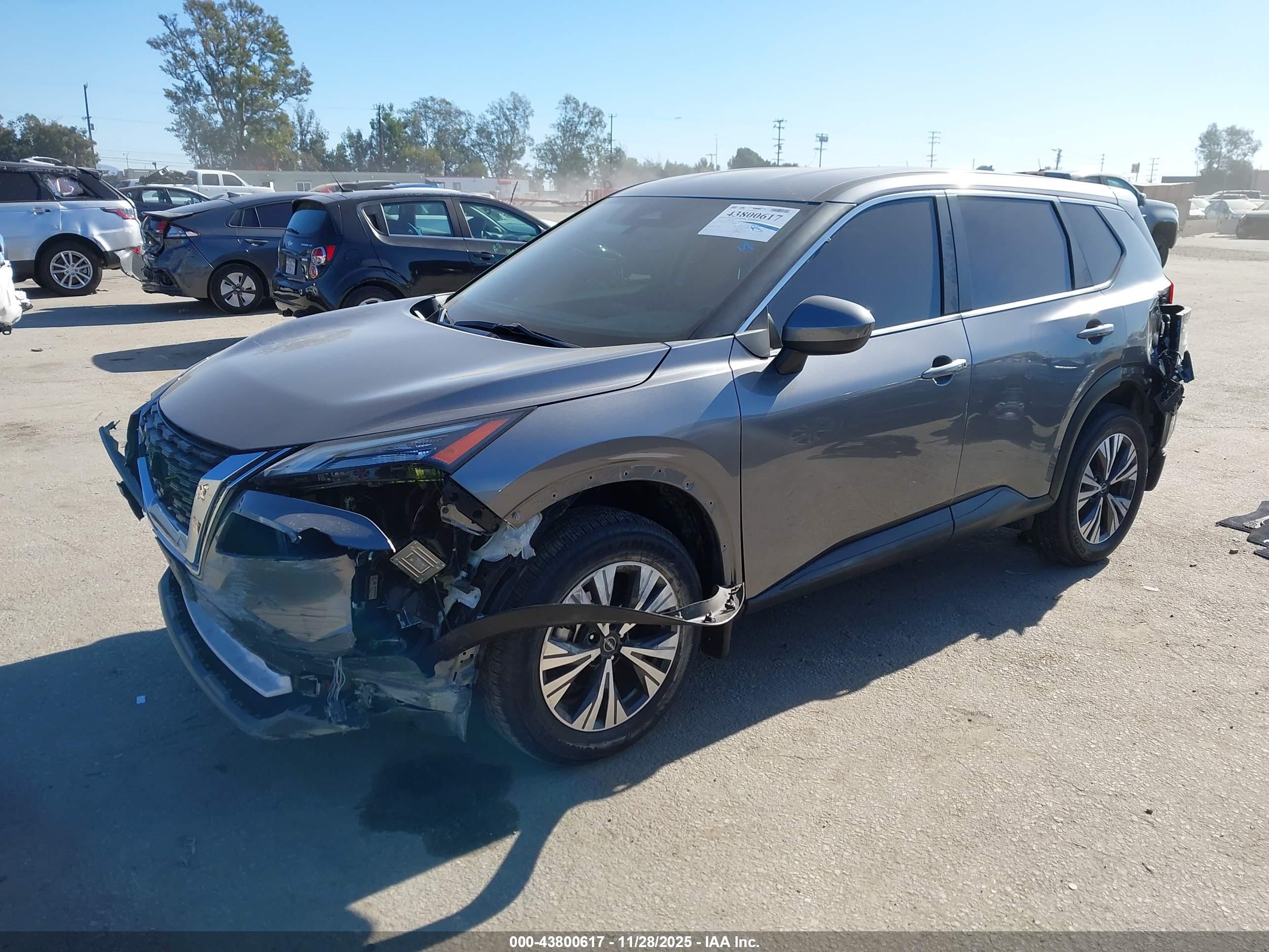 NISSAN ROGUE image 2