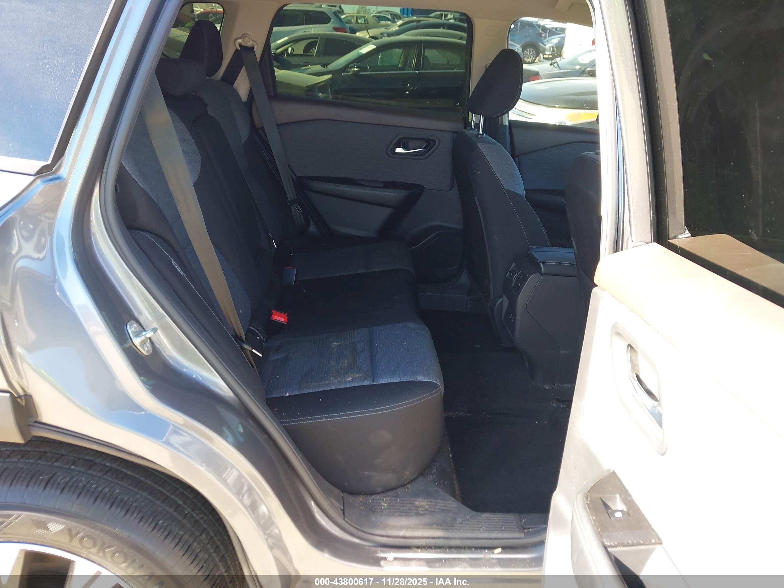 NISSAN ROGUE image 8