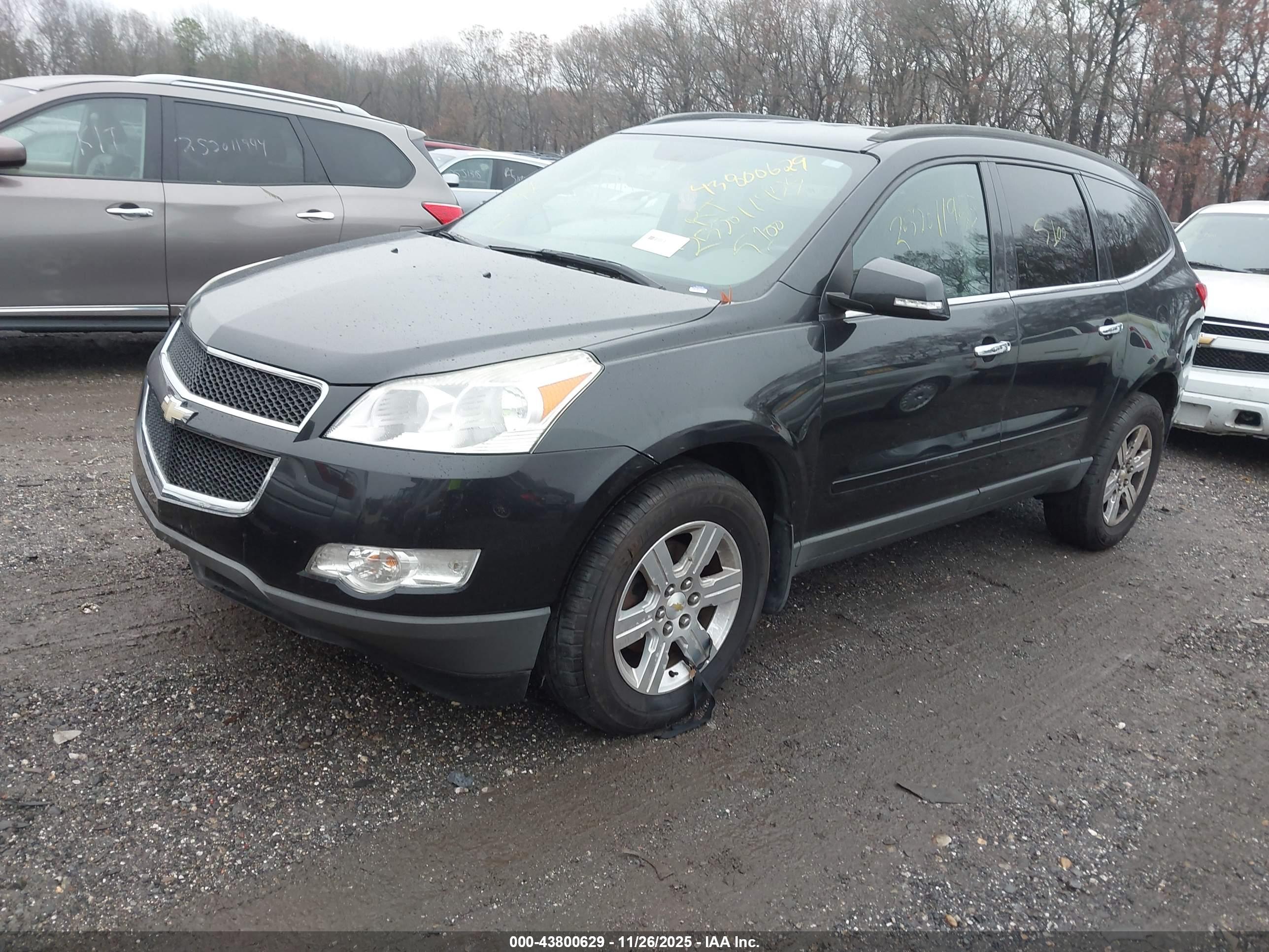 CHEVROLET TRAVERSE image 2