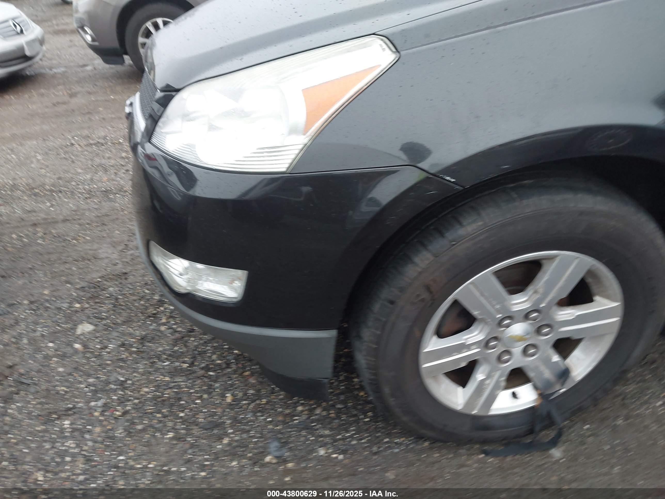 CHEVROLET TRAVERSE image 6