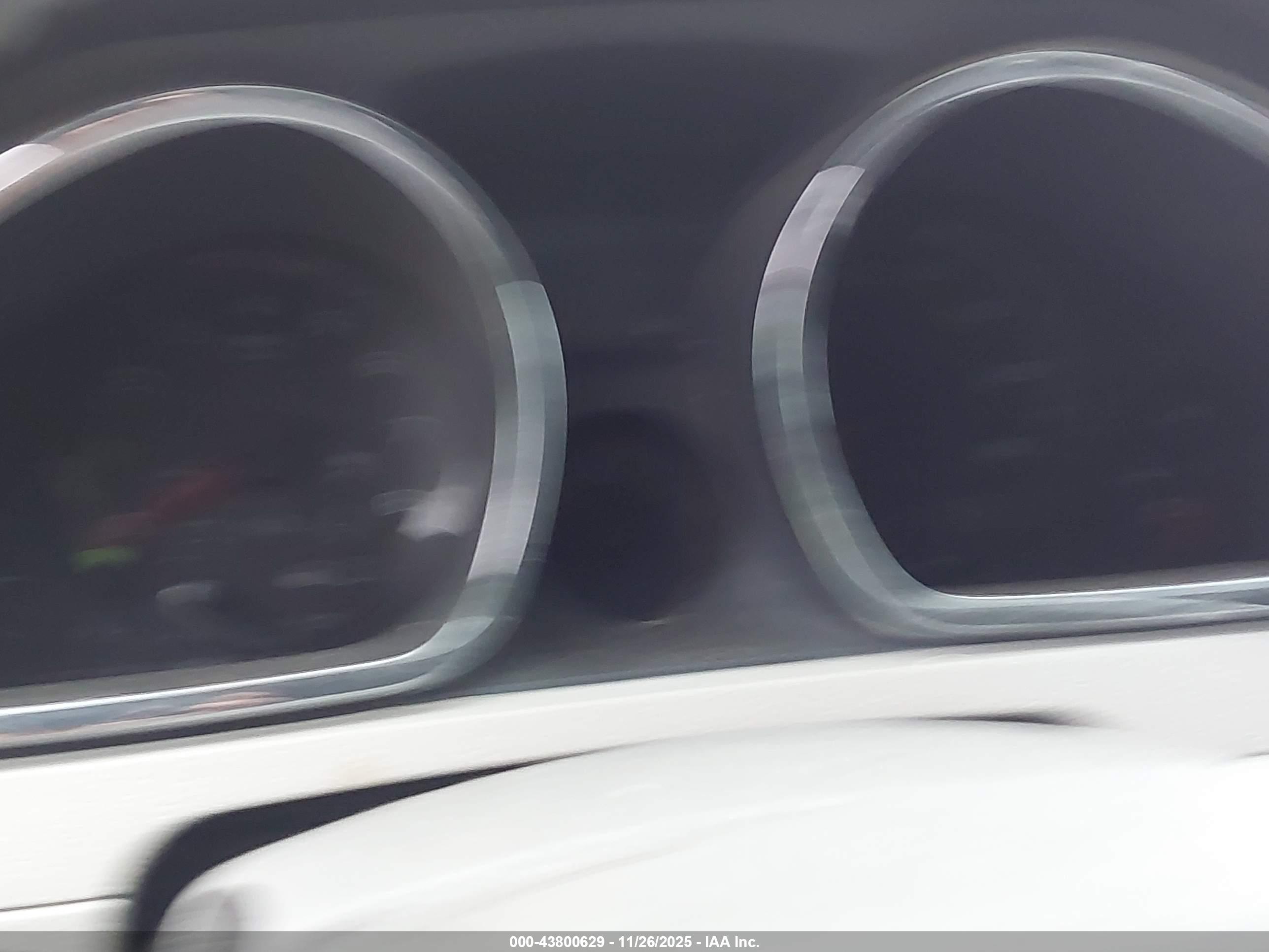 CHEVROLET TRAVERSE image 7
