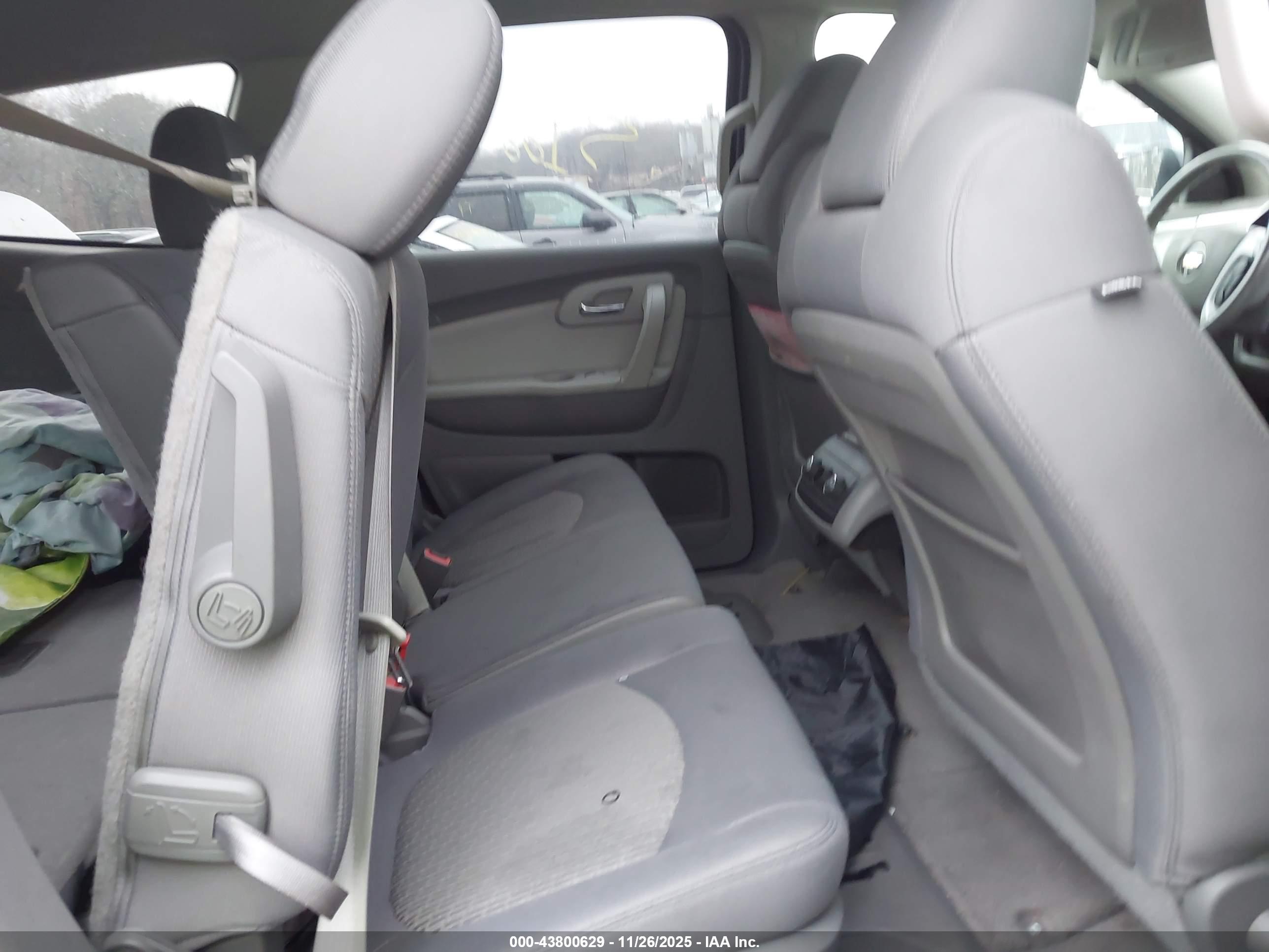 CHEVROLET TRAVERSE image 8