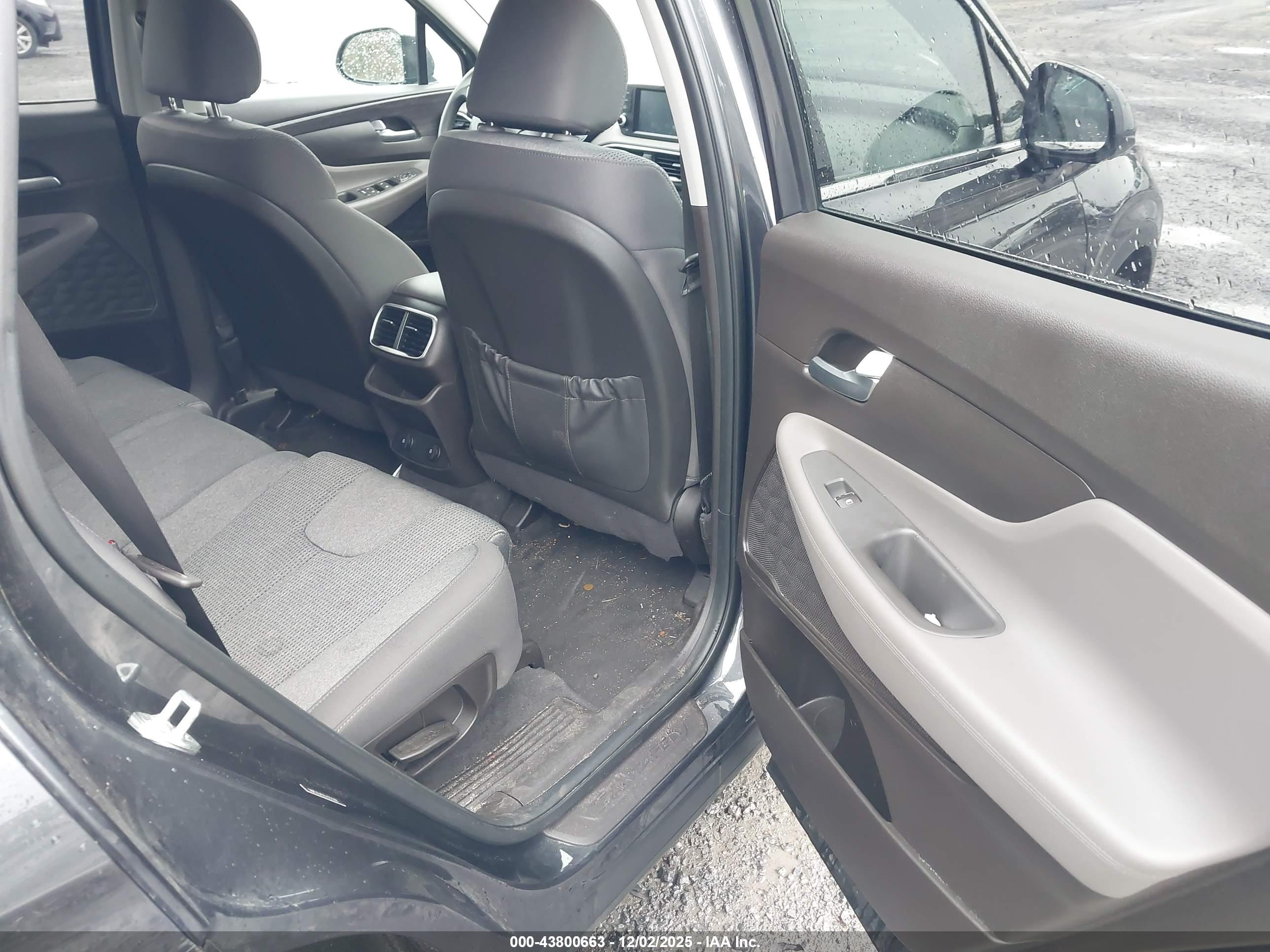HYUNDAI SANTA image 8