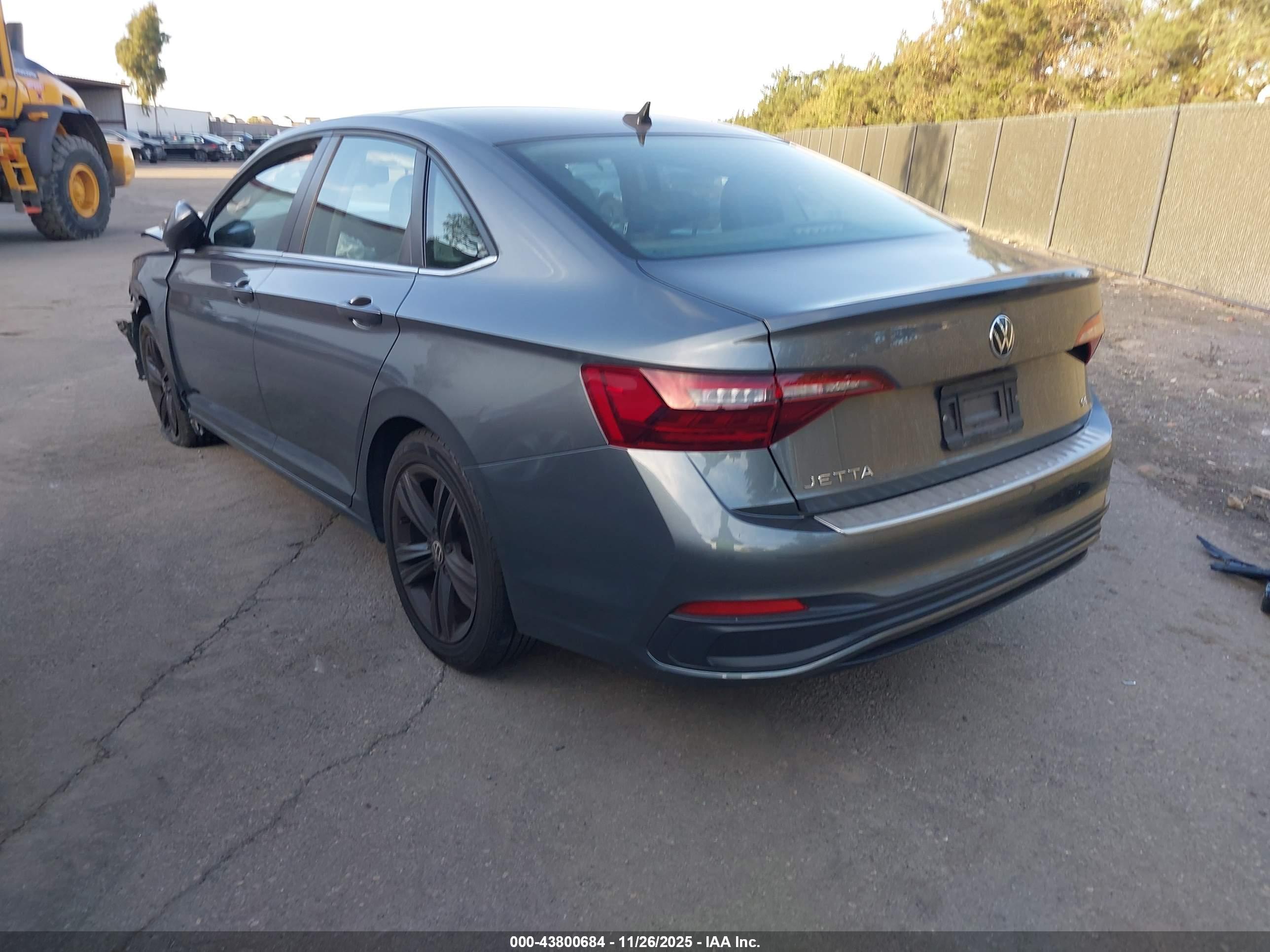 VOLKSWAGEN JETTA image 3