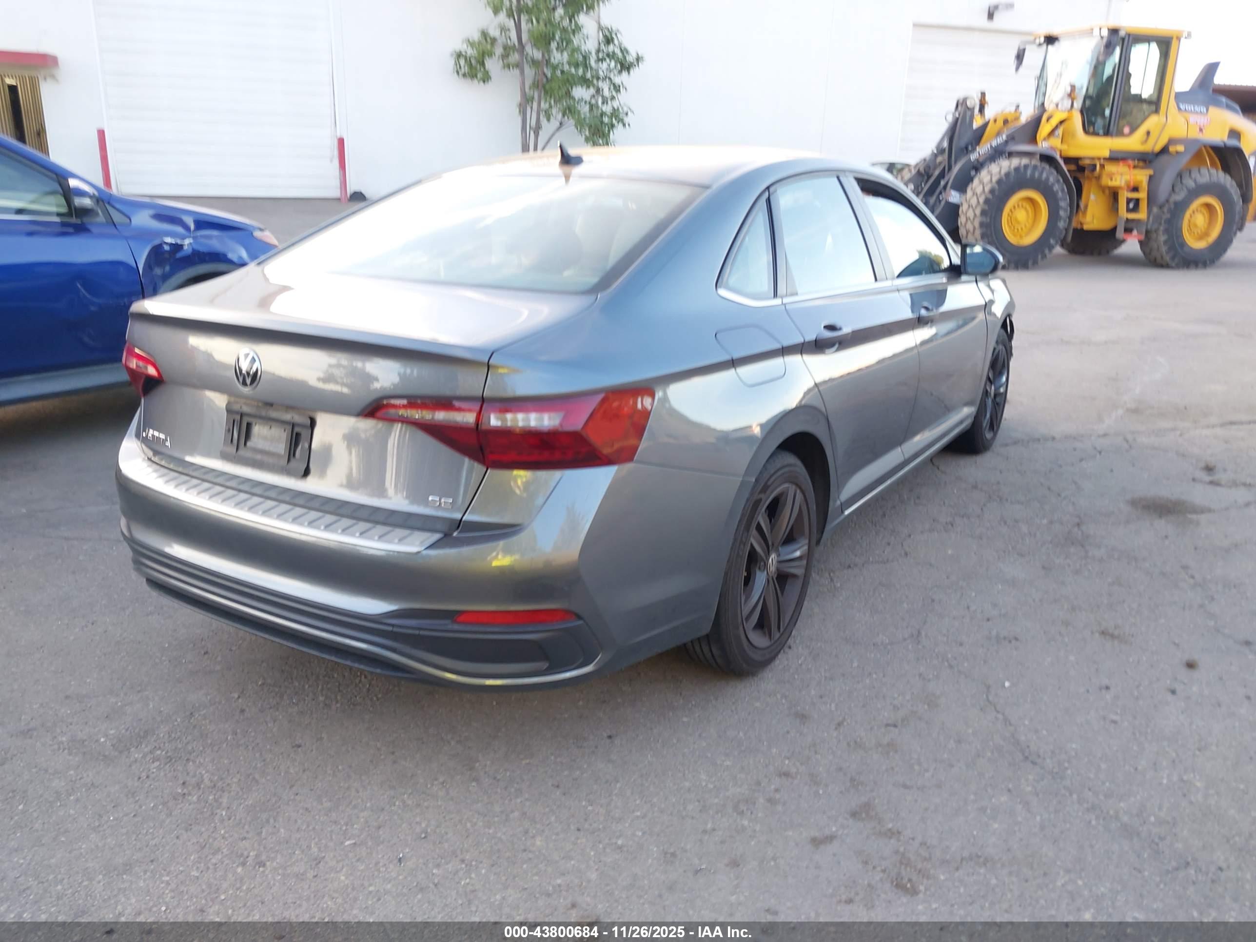 VOLKSWAGEN JETTA image 4