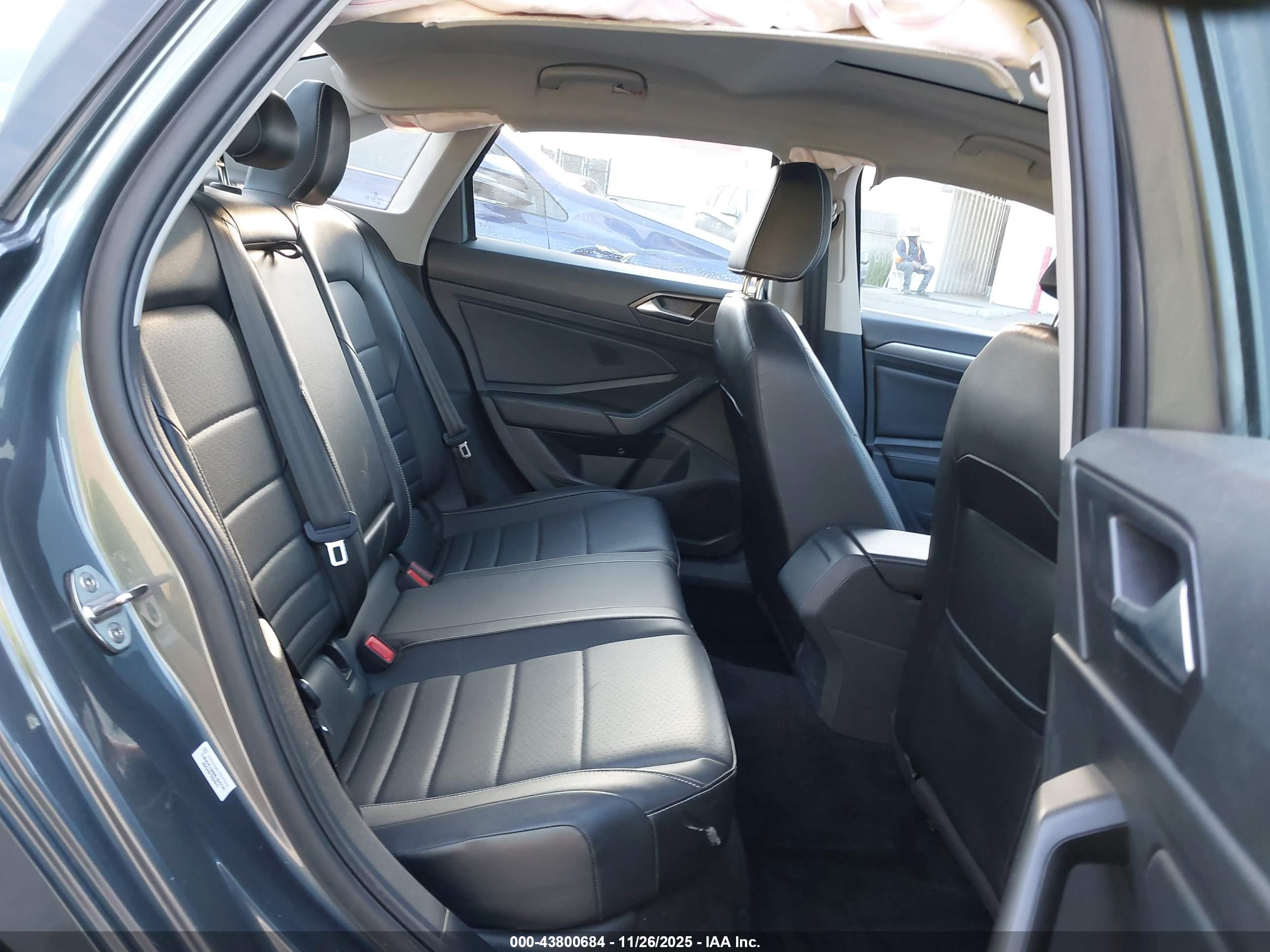 VOLKSWAGEN JETTA image 8