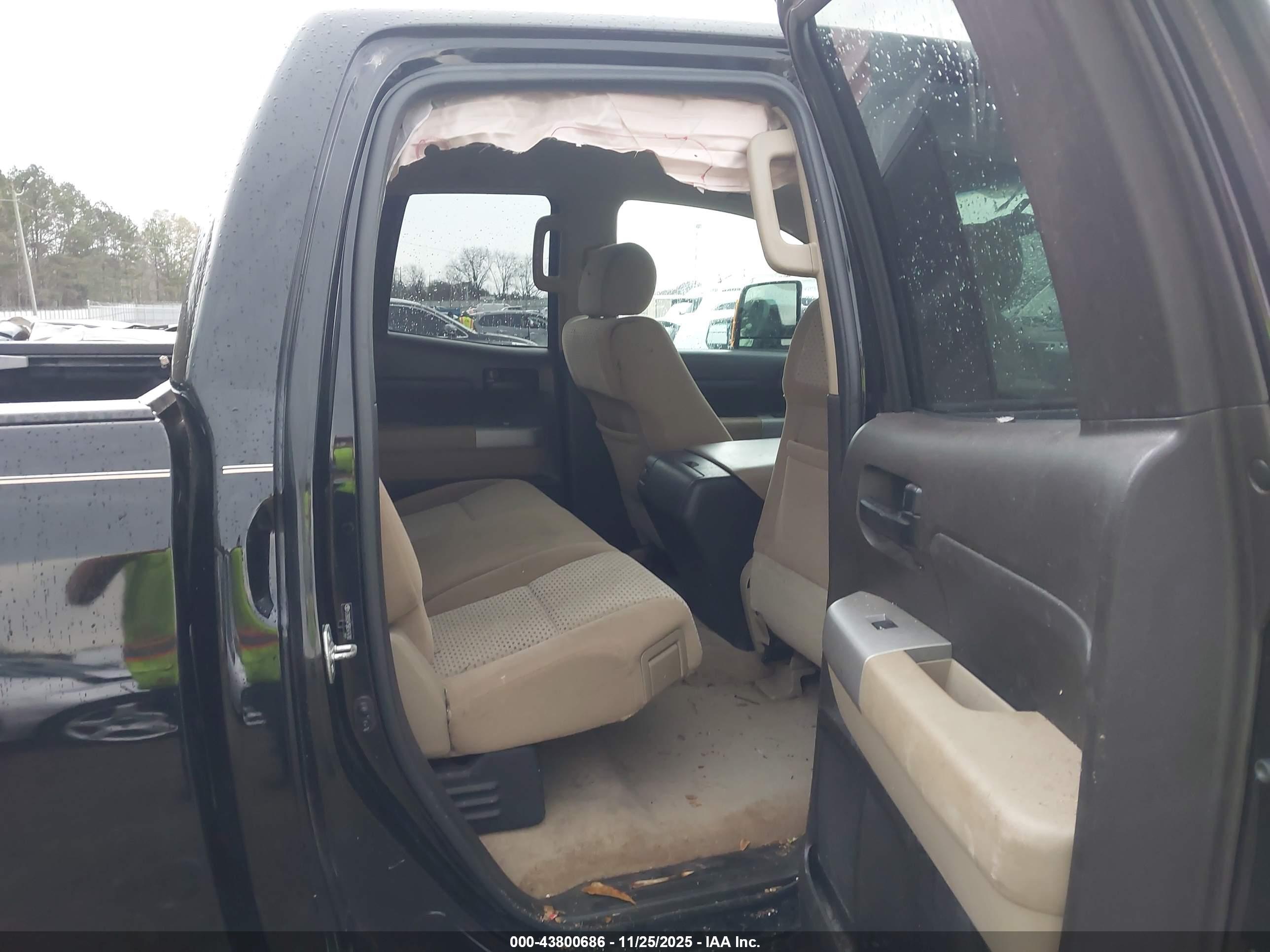 TOYOTA TUNDRA image 8