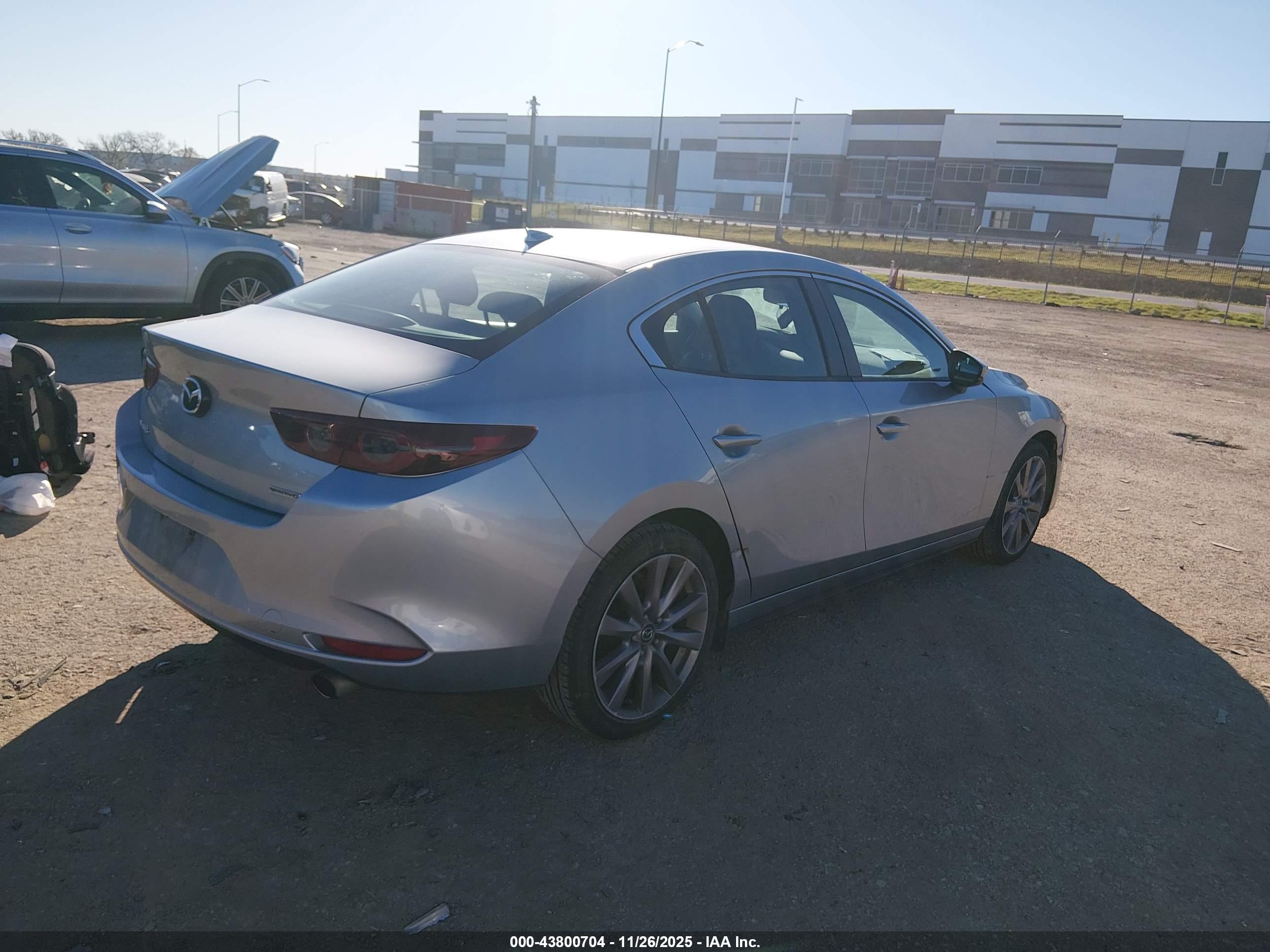MAZDA MAZDA3 image 4