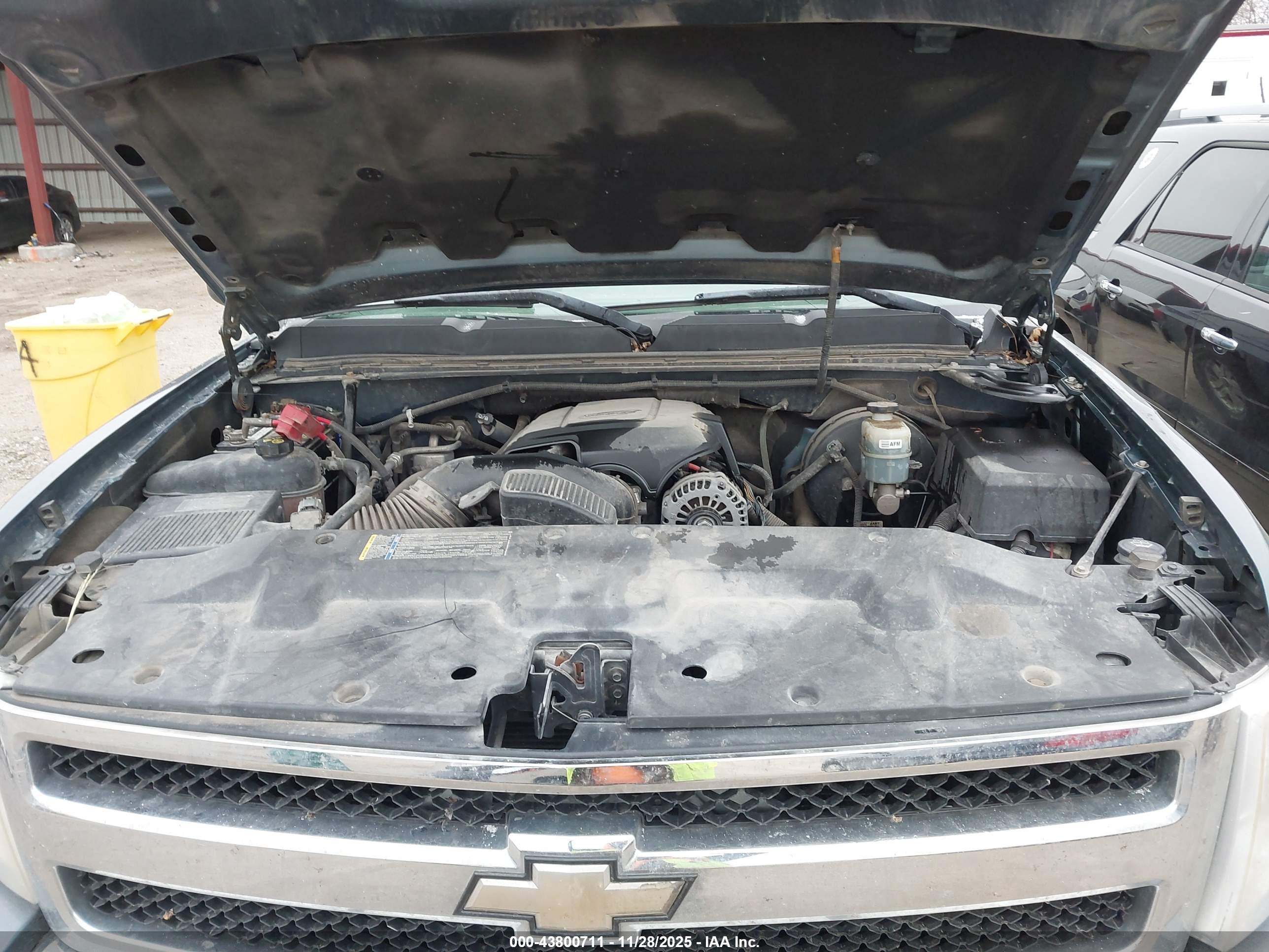 CHEVROLET SILVERADO image 10