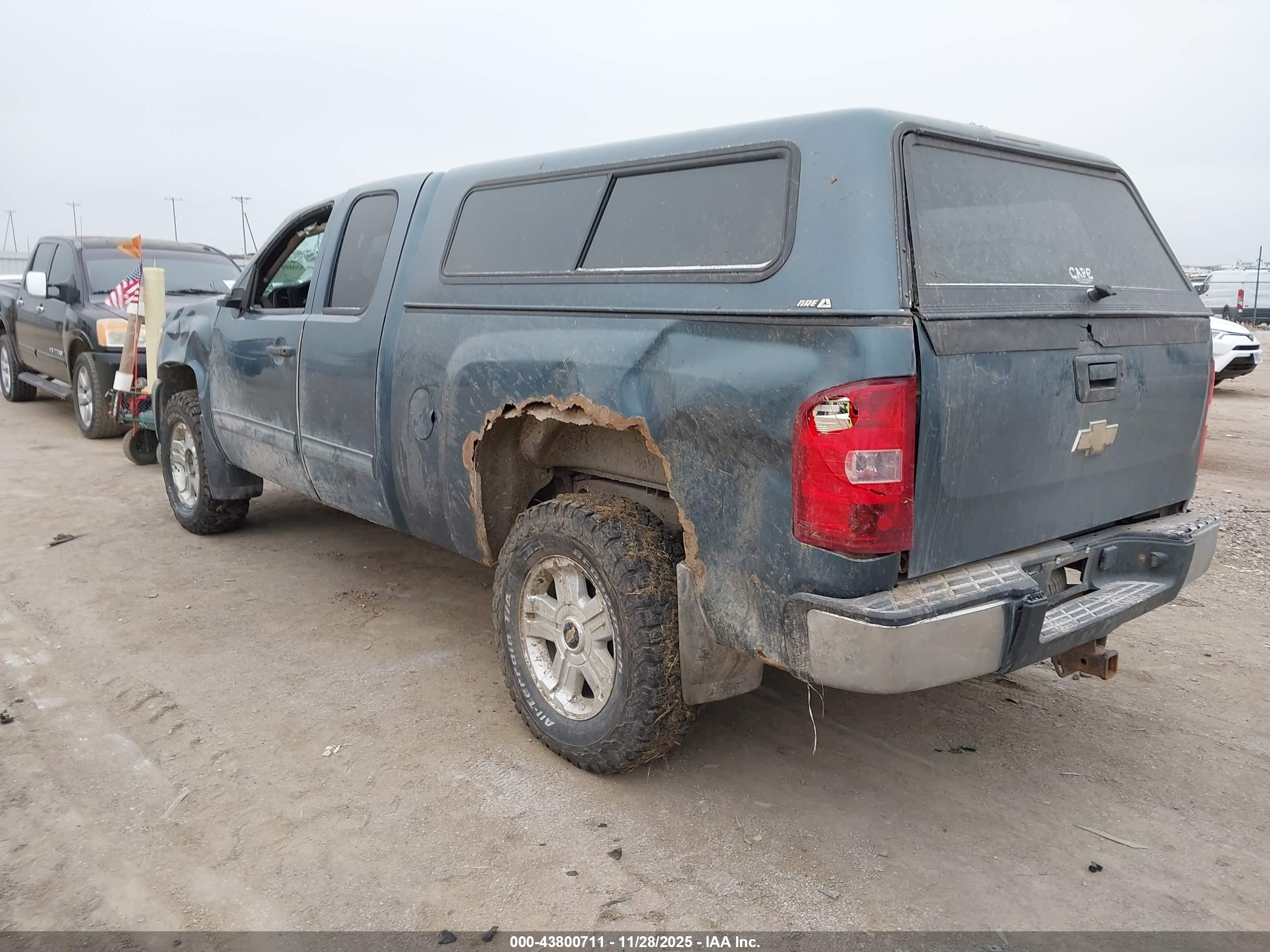 CHEVROLET SILVERADO image 3