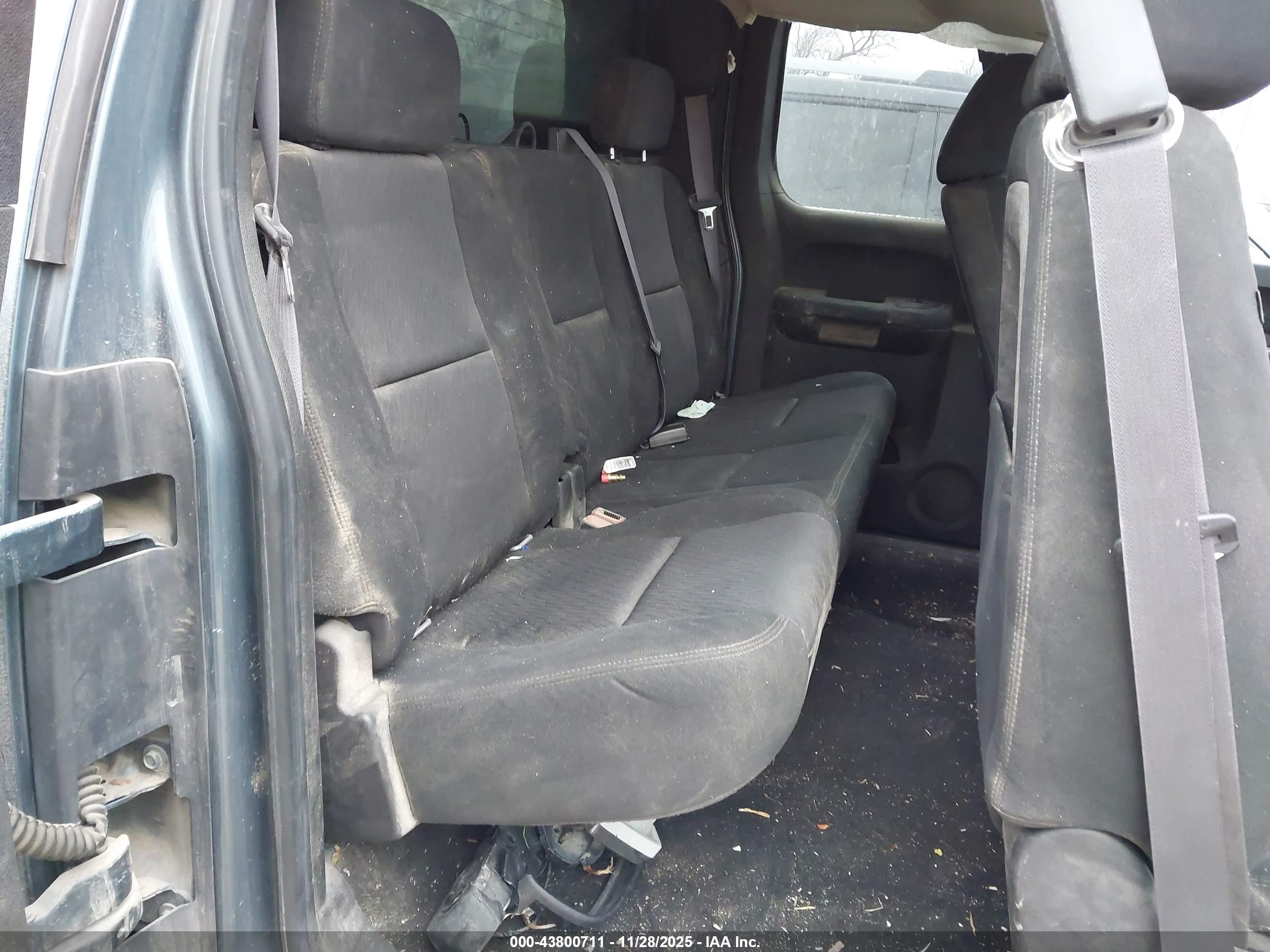 CHEVROLET SILVERADO image 8
