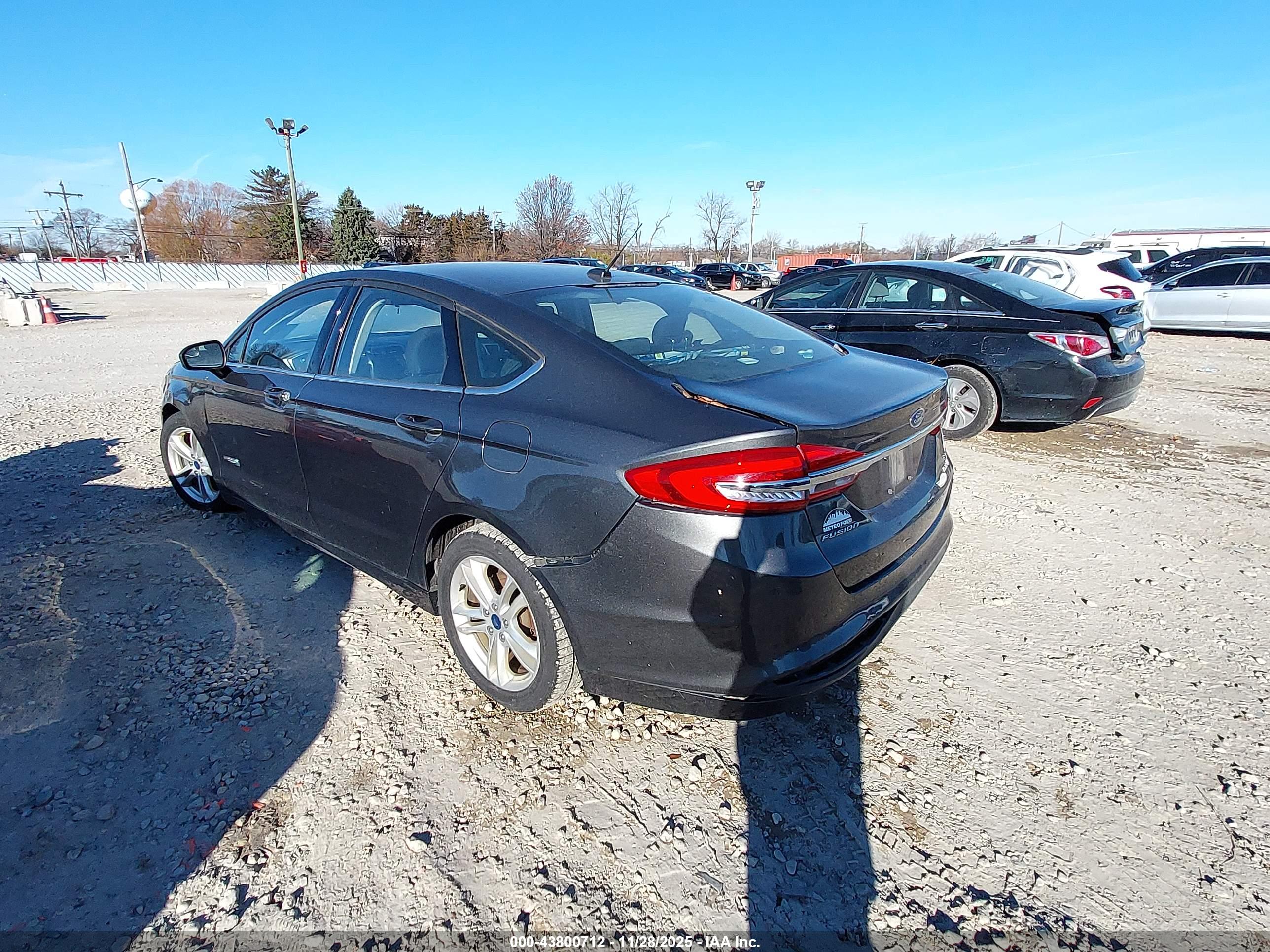 FORD FUSION image 3