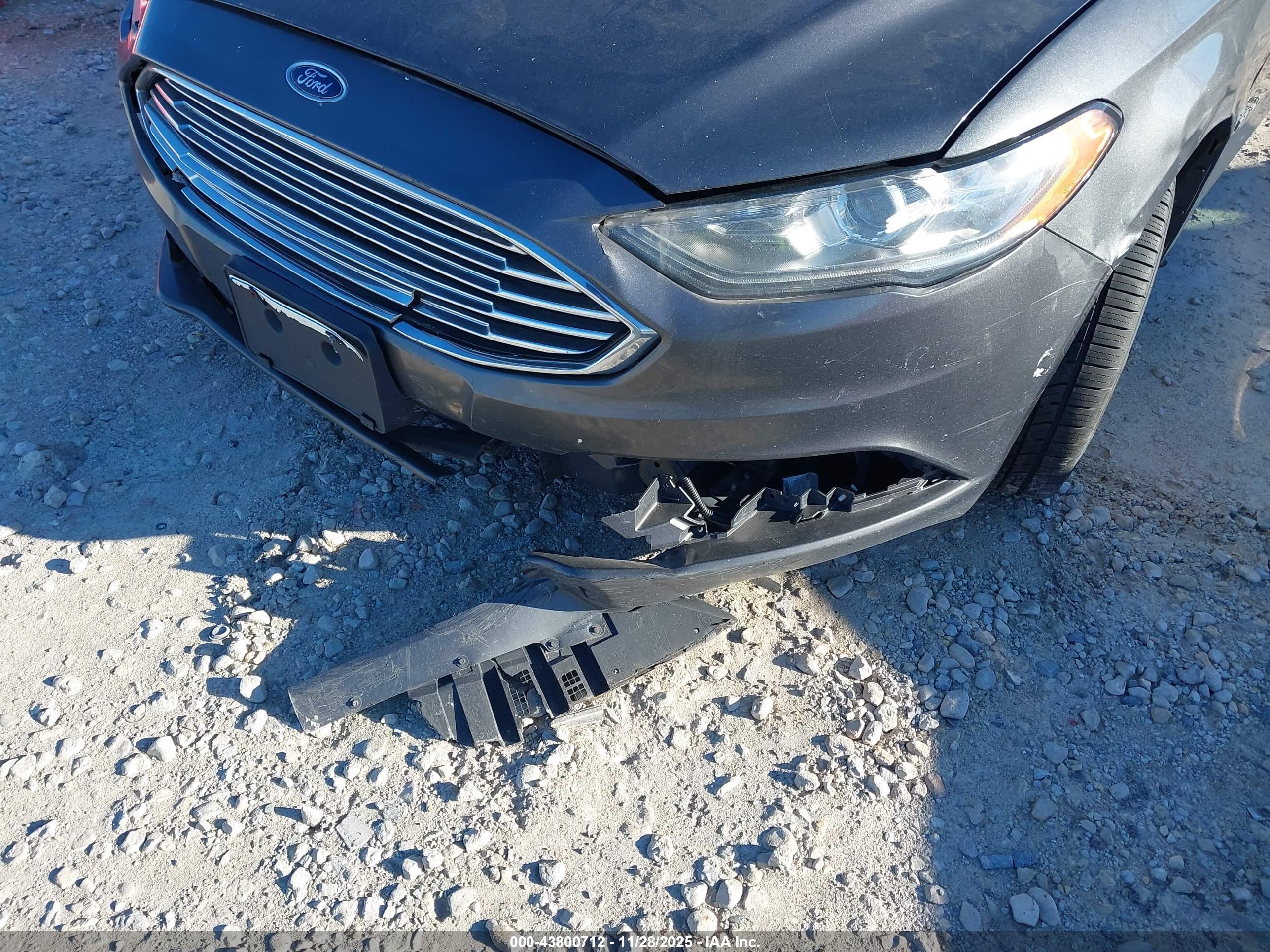 FORD FUSION image 6